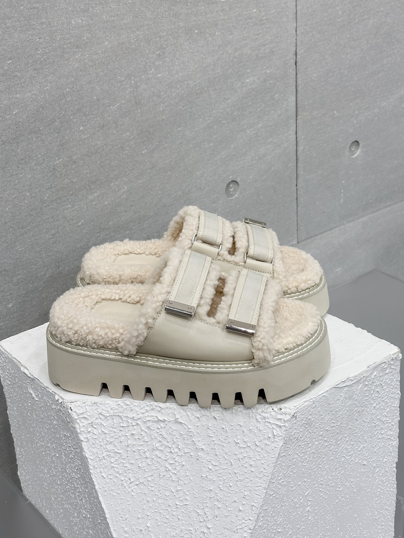 Luxurious Thick-Haired Cortex Slippers for 4cm Extra Height – Product Review - 图片 4