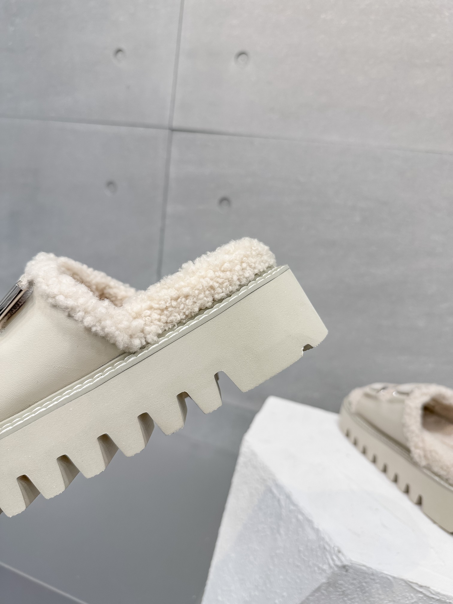 Luxurious Thick-Haired Cortex Slippers for 4cm Extra Height – Product Review - 图片 8