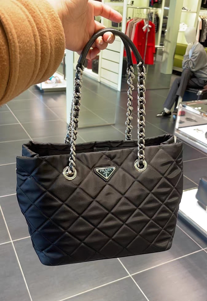 NO:941047,Model 1BG740, new model has been shipped, size 29*23*17, Prada [price based on volume], prada19860909型号1BG740,新款出货了 尺寸29*23*17,普拉达【跑量价】,prada,Bag