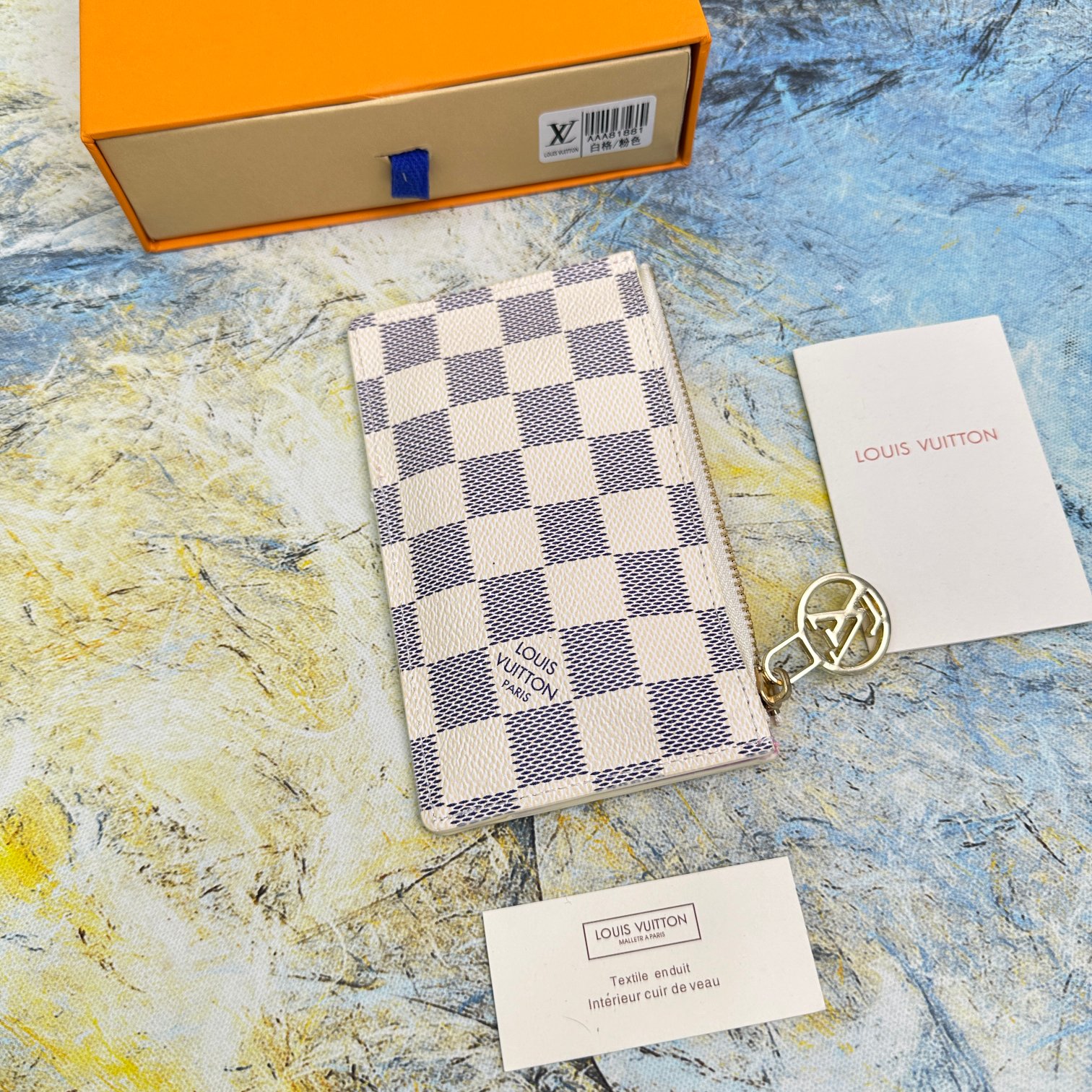 Close-up of the leather texture of the wallet set