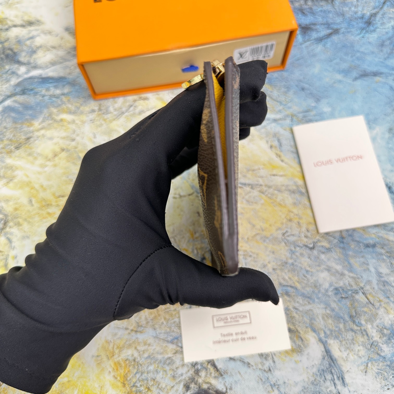 Card holder interior slots