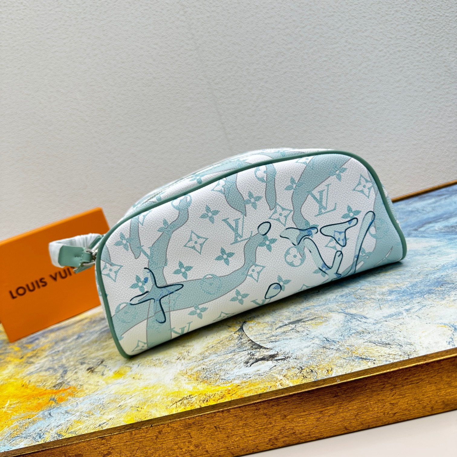 Leather wash bag front view