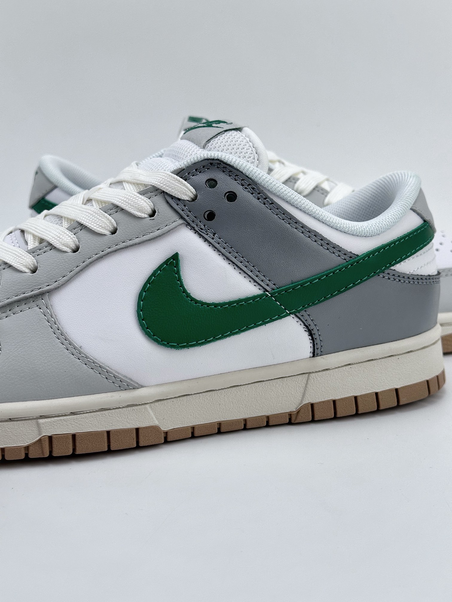 Nike SB Dunk Low White Gray Green 624044-131