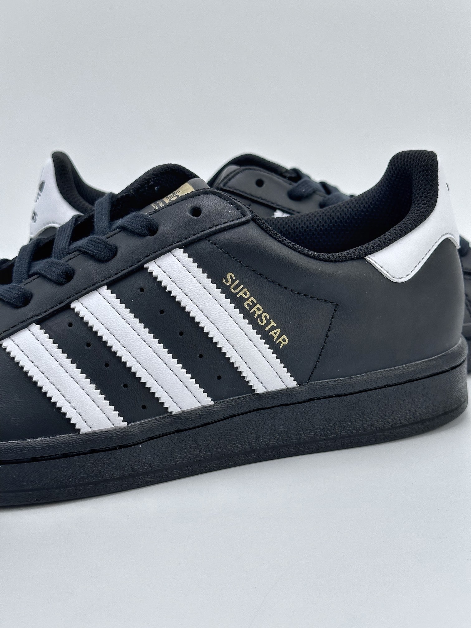 adlidas originals Superstar shell toe black and white EG4959