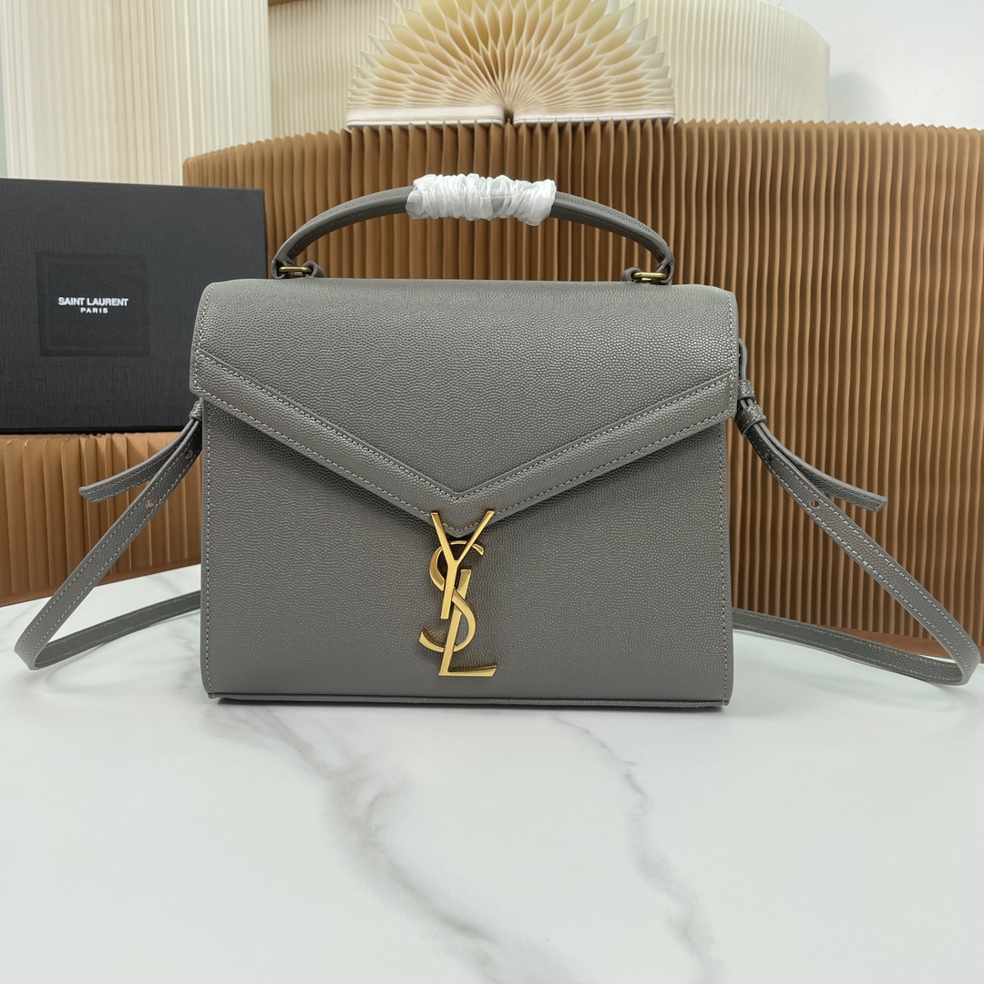 NO:175126,Genuine grade [original leather] CASSANDRA series new products_The highlight is the special Y-shaped lock with a rotating style, and the creative surprise opens with a snap!  Body leather material_The bright color caviar newly launched in the counter this quarter is as bright as a layer of filters, and the texture is invincible!  It is not big or small in size, and can meet all kinds of good figures. It can be carried, shoulder-mounted, cross-body, and is recommended to buy grass!  532752～Size24×20×11cm Model 578000,YSL,saint laurent19860909正品级【原厂皮】CASSANDRA系列新品_亮点是旋转式的特殊Y型锁扣,创意性的小惊喜啪的一声旋转即开！包身皮料_本季度专柜新推出的亮色鱼子酱,油亮油亮的仿佛镀了一层滤镜,质感无敌了！不大不小的尺寸,满足各路好身材,可手提、可单肩、可斜挎,种草入手好推荐！532752～Size24×20×11cm 型号578000,YSL,saint laurent,Bag