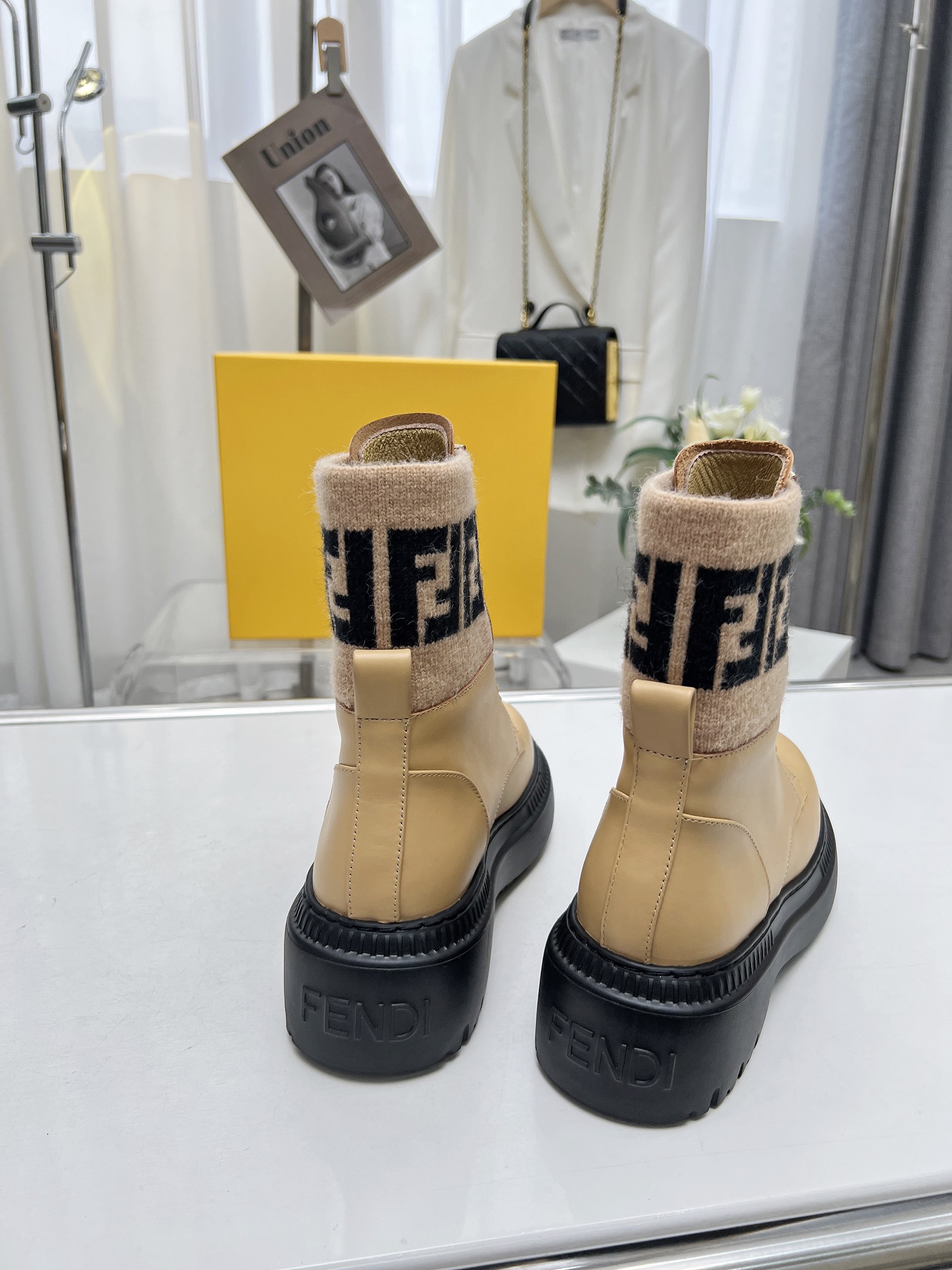 2023 Nuevo Fendi Knight Boots Botas planas TERRITORY de piel de becerro suave, Color 2 Color: Negro;