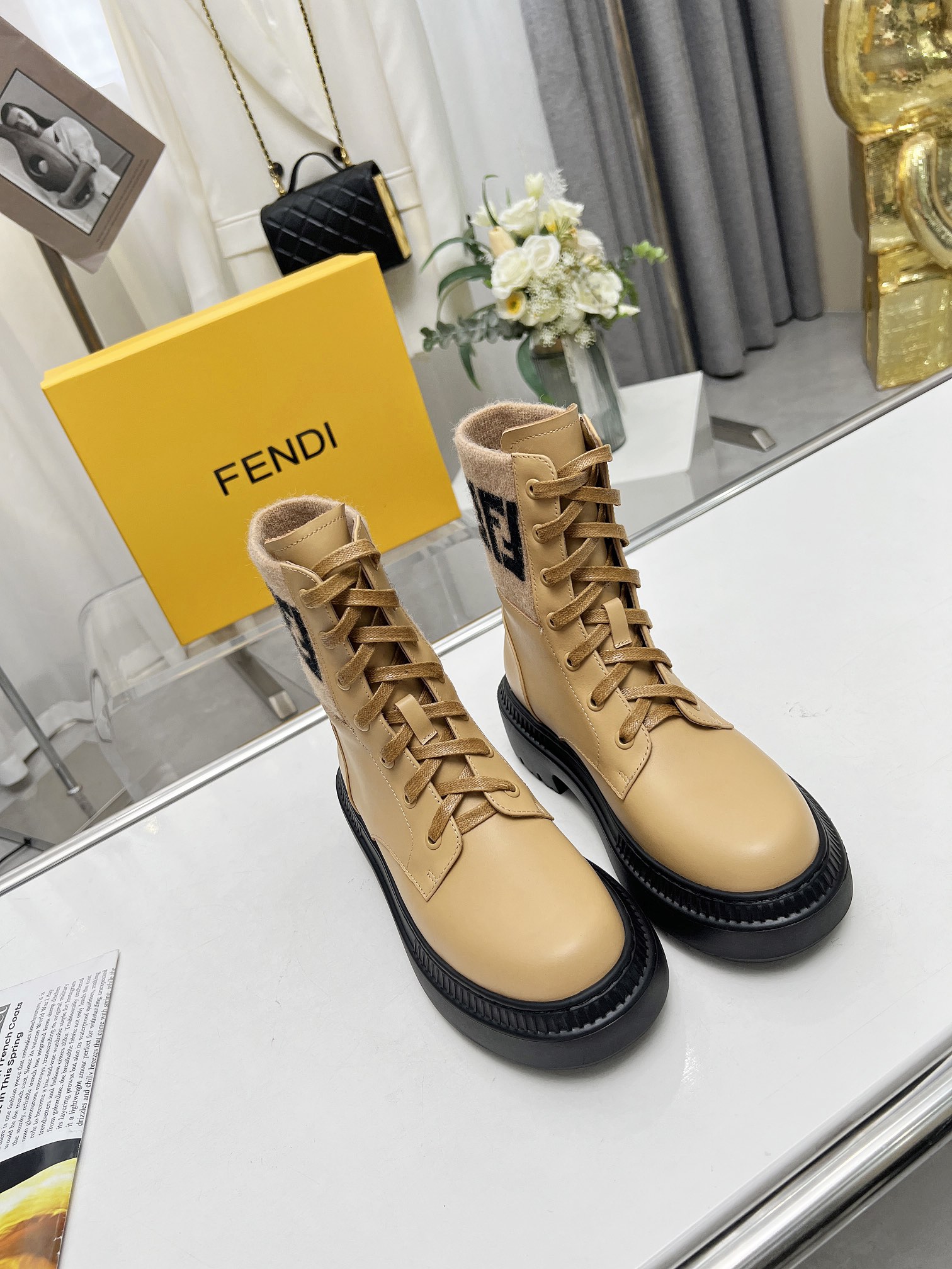 2023 Nuevo Fendi Knight Boots Botas planas TERRITORY de piel de becerro suave, Color 2 Color: Negro;