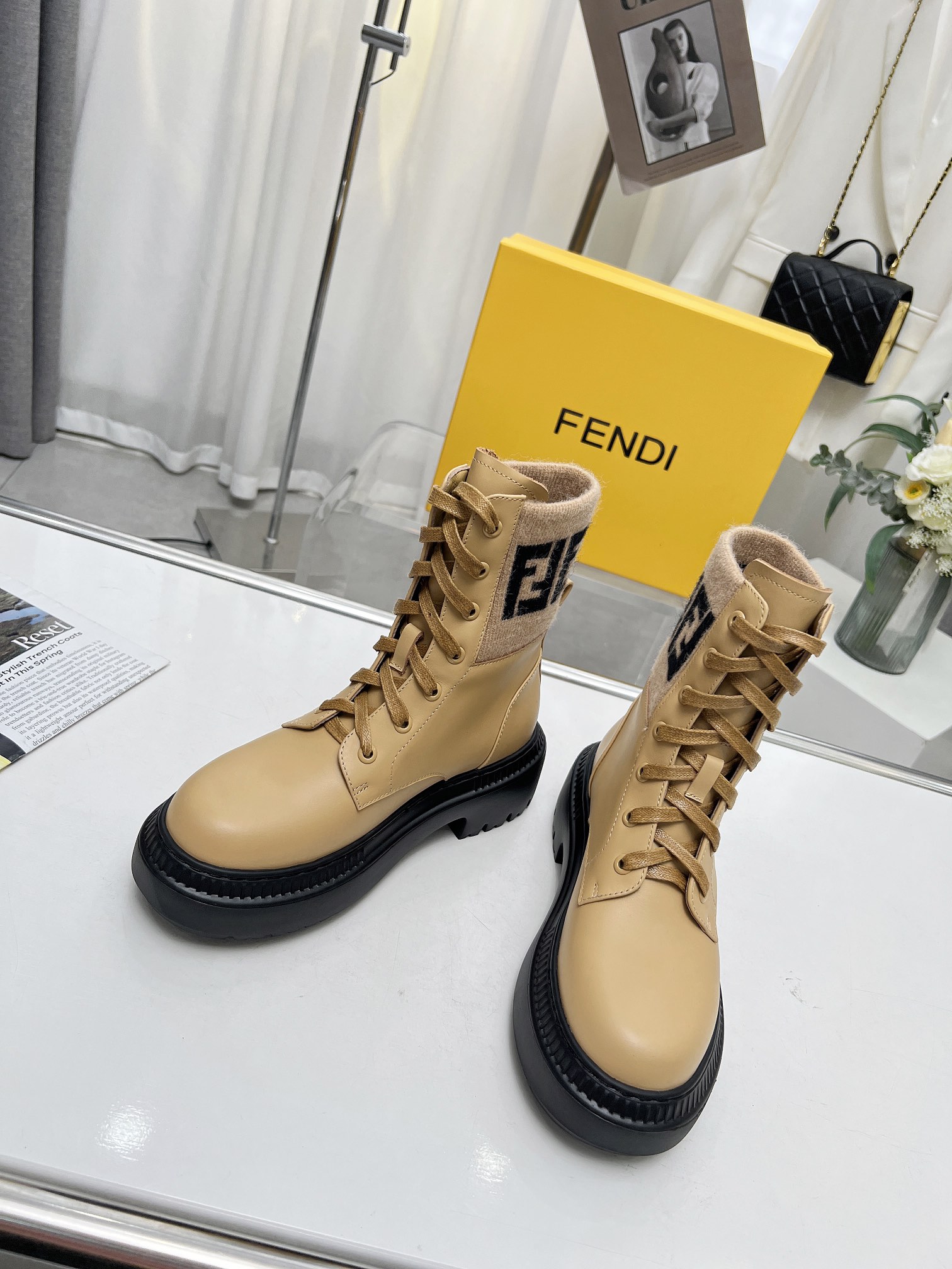 2023 Nuevo Fendi Knight Boots Botas planas TERRITORY de piel de becerro suave, Color 2 Color: Negro;