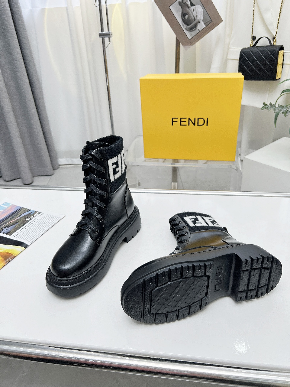 2023 Nuevo Fendi Knight Boots Botas planas TERRITORY de piel de becerro suave, Color 2 Color: Negro;