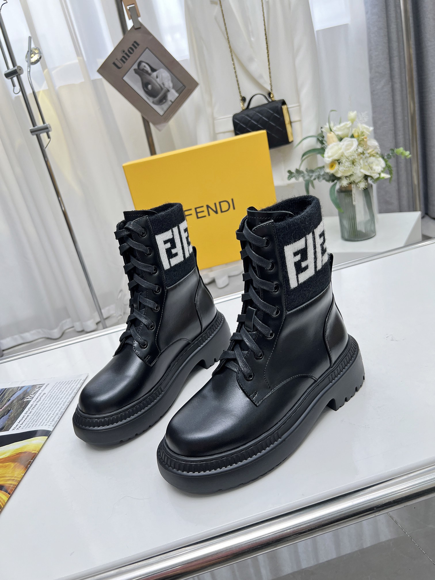 2023 Nuevo Fendi Knight Boots Botas planas TERRITORY de piel de becerro suave, Color 2 Color: Negro;