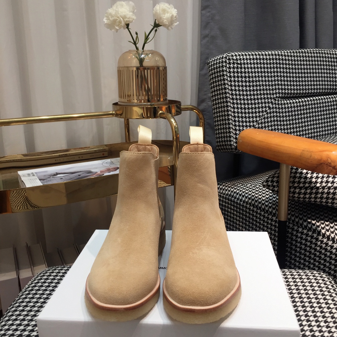Classic Chelsea Boots for All Seasons: 714 Lovers Compon Projects Collection Summary