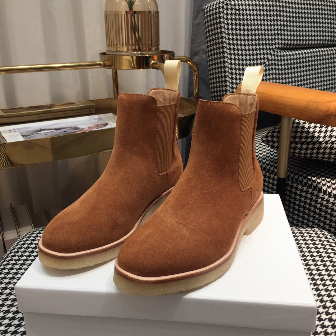 Timeless Chelsea Boots: 714 Lovers Compon Projects, Classic and Versatile Footwear