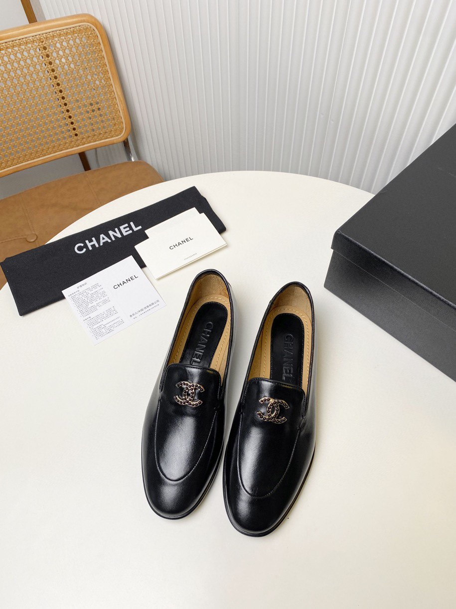 NO:236148,.Chanel's official website is launched simultaneously, with the highest version, 1:1 original version, CHANEL FW Chanel's new autumn shoes and shoes series__________________ Chanel spring must-have, goddess series, with the elegant and famous temperament of Xiangjia, super durable, irresistible, heart-wrenching... Fabric: imported wrinkled wax cowhide, high-quality and textured Inner: foot pad: imported beef leather outsole Size: 35-39 (34 40 41 can be customized without return), loafers, chanel, chanel, chanel, loafers, cowhide, Leather soles19860909.香奈儿官网同步上新,最高版本,原版1:1开发,CHANEL FW香奈儿早春新款秋鞋单鞋系列__________________ 香奈儿春季必备款,女神系列,拥有香家特色优雅名媛气质,超级耐看,让人无法抗拒,心动ing…… 面料:进口皱油蜡牛皮,高级有质感 内里:垫脚:进口牛里 真皮大底 码数:35-39(34 40 41可定做不退换),乐福鞋,chanel,chanel,chanel,loafers,cowhide,Leather soles,Women's Shoes