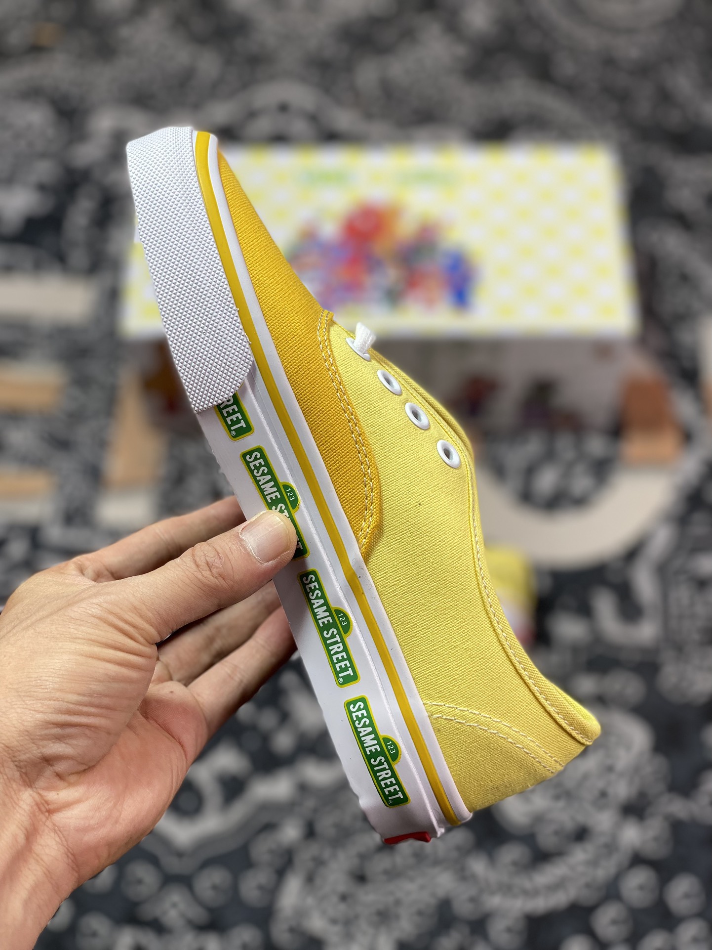 Vans Authentic x Sesame Street Comic Graffiti VN0009PVYLW