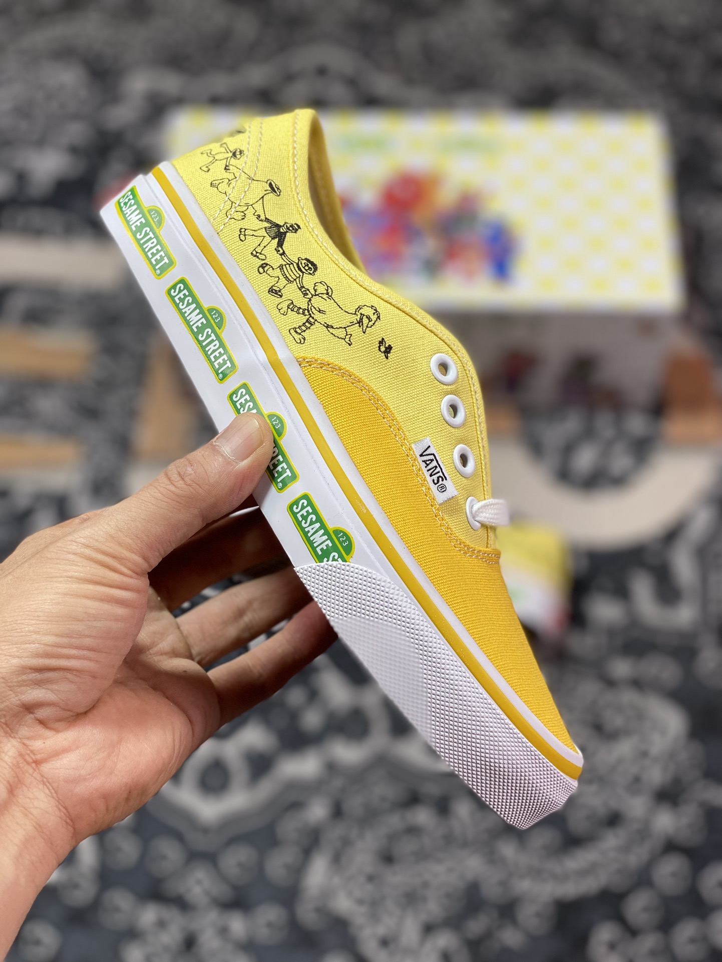 Vans Authentic x Sesame Street Comic Graffiti VN0009PVYLW