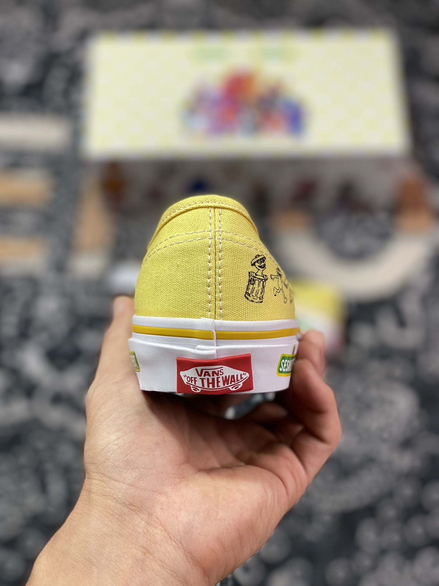 Vans Authentic x Sesame Street Comic Graffiti VN0009PVYLW