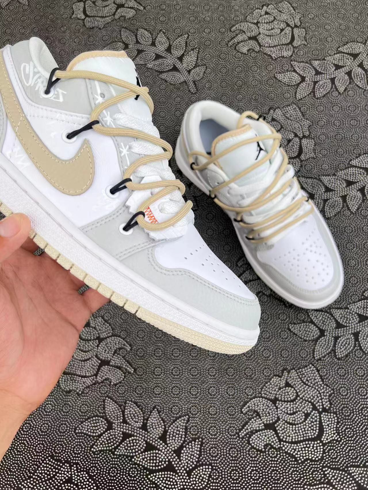 ? 正品定制 Aj1 Low 鳄鱼皮卡其灰?