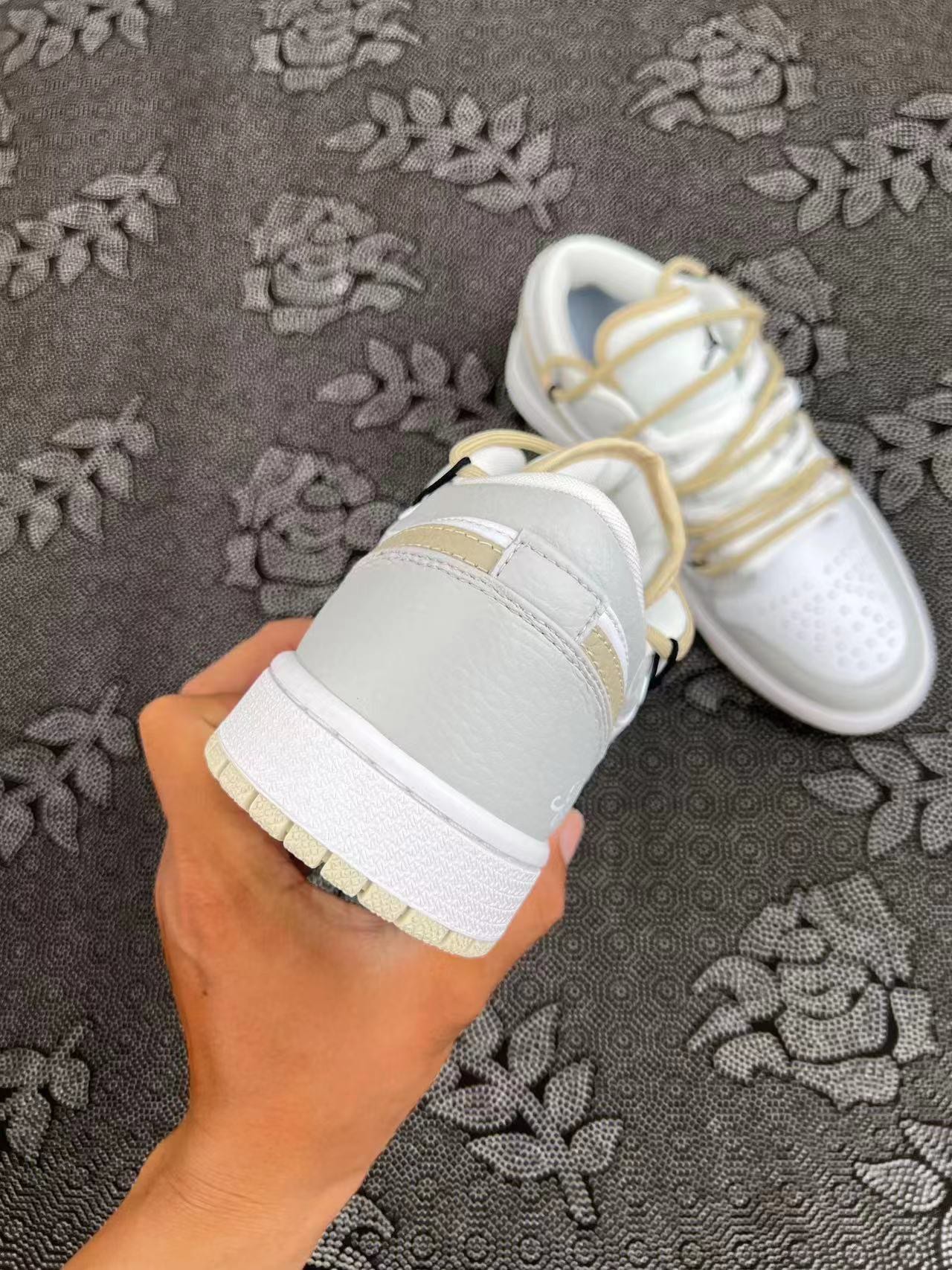 ? 正品定制 Aj1 Low 鳄鱼皮卡其灰?