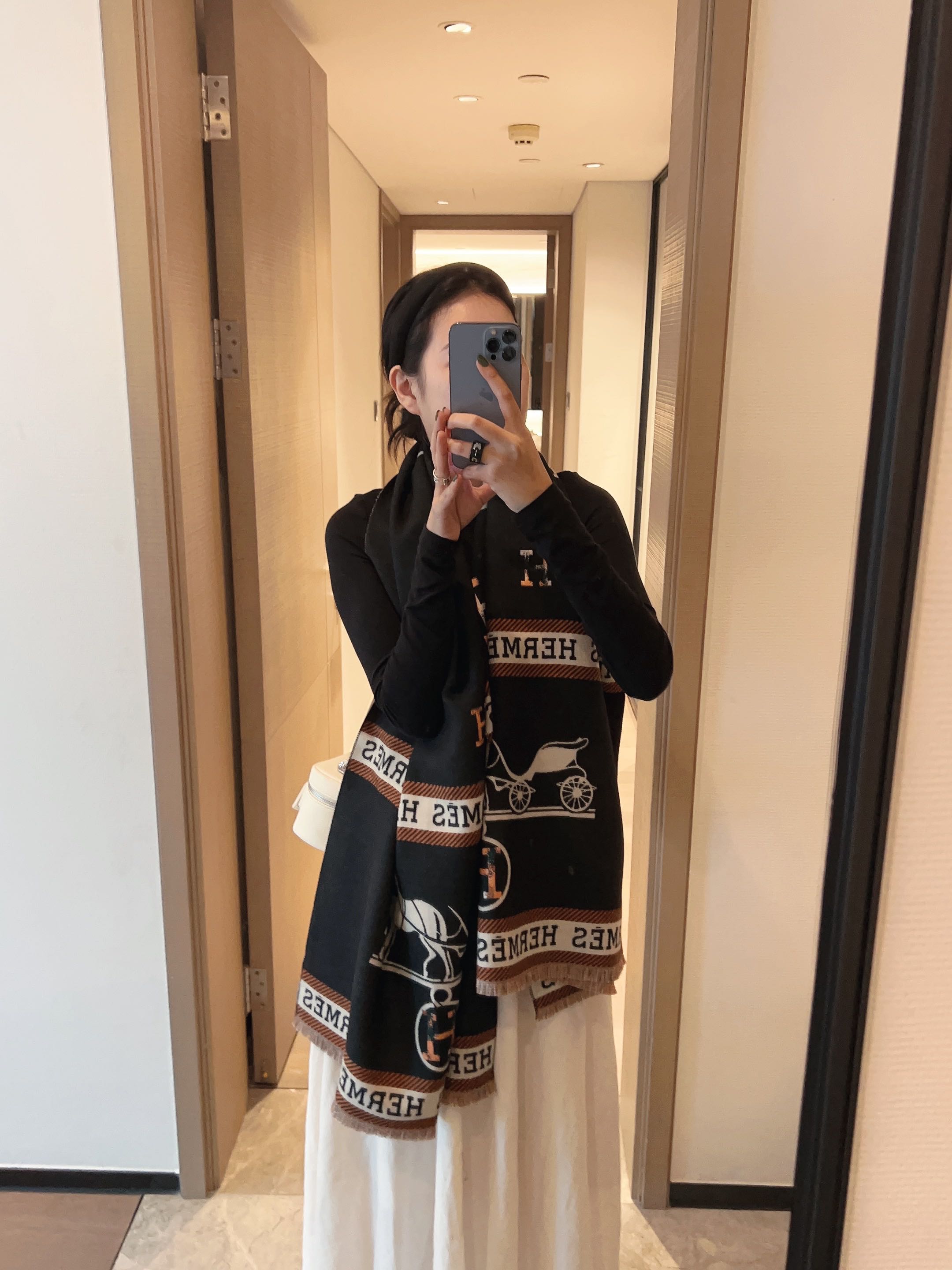 NO:541688,[H-HER-1008] New cashmere model bought, it is said to be good. Recommended top-quality craftsmanship and value Hermes counter hot products are three-dimensional presentation patterns and patterns. The physical grade is very high. Special craftsmanship is stunningly developed and developed. Special cutting-edge craftsmanship is loved by Bai Fumei. Whether it is the quality, style, price, they scream. Super high cost performance, absolutely worth buying. Size 18065 ordinary scarf, ordinary scarf, hermes19860909批【H-HER-1008】羊绒新款买了都说好看推荐顶级工艺超值爱马仕专柜爆款立体呈现图案纹路实物档次极高特殊工艺高端研发惊艳问世特殊尖端工艺处理受到白富美的喜欢 无论是品质 款式 价格都令大牌控的她们尖叫 超高性价比 绝对值得入手尺寸18065普通围巾,普通围巾,hermes,scarf