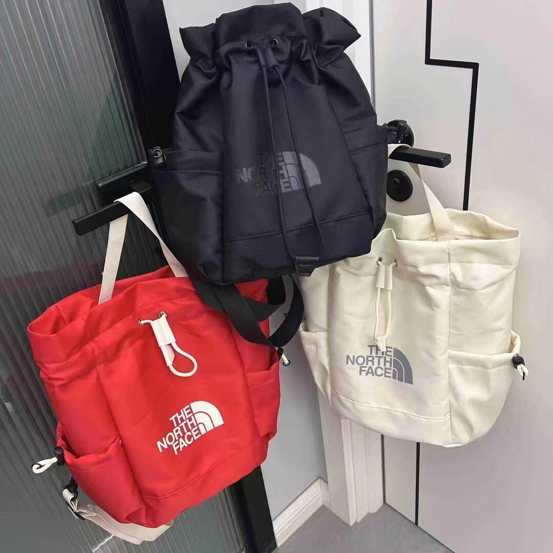 P65💰！三种背法、防水尼龙！🇰🇷韩国北面饺子包水桶单肩斜挎旅行包轻便双肩百搭！