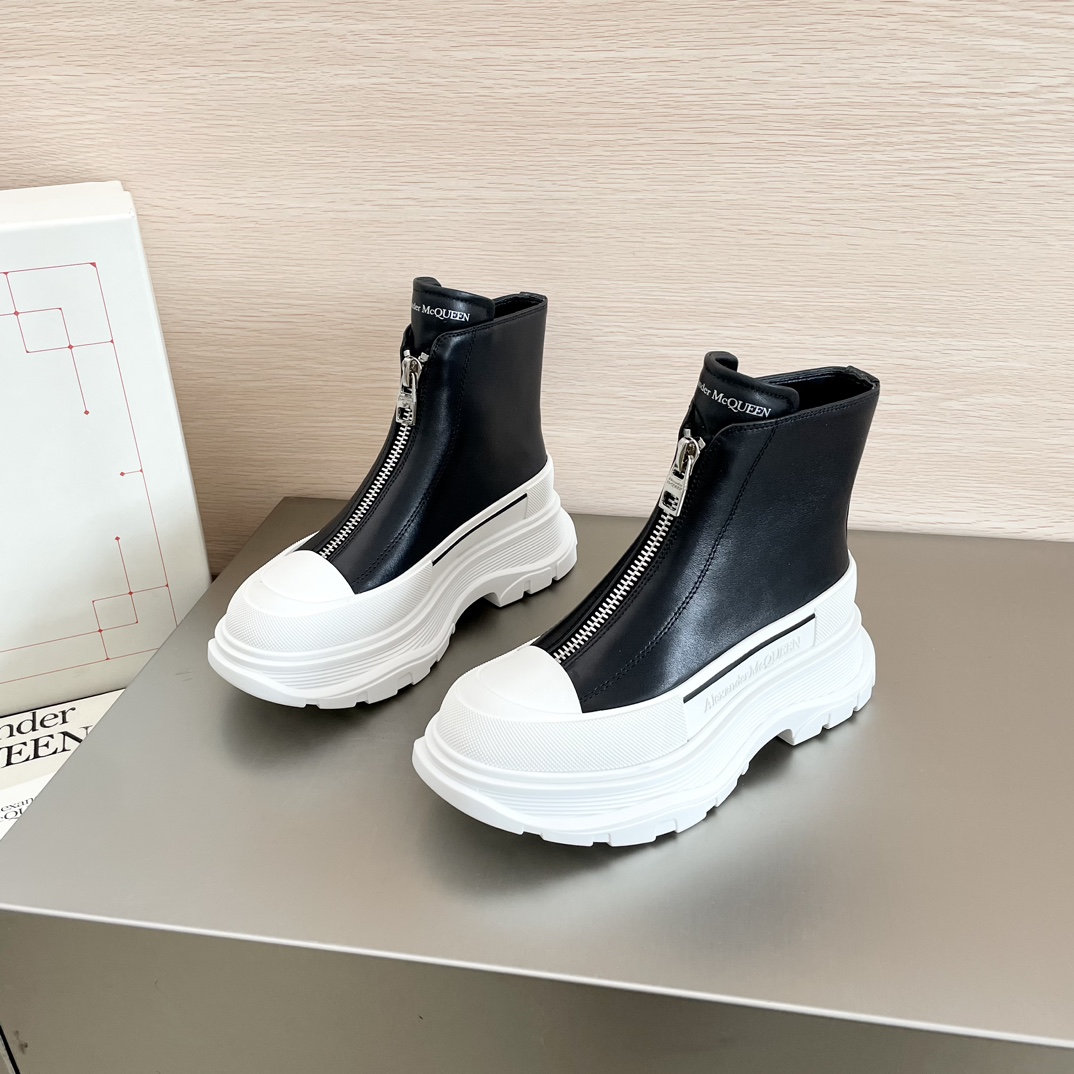 Botas sólidas con cremallera Alexander McQUEEN/Alexander McQueen Tread Slick para parejas. Estas botas Tread …