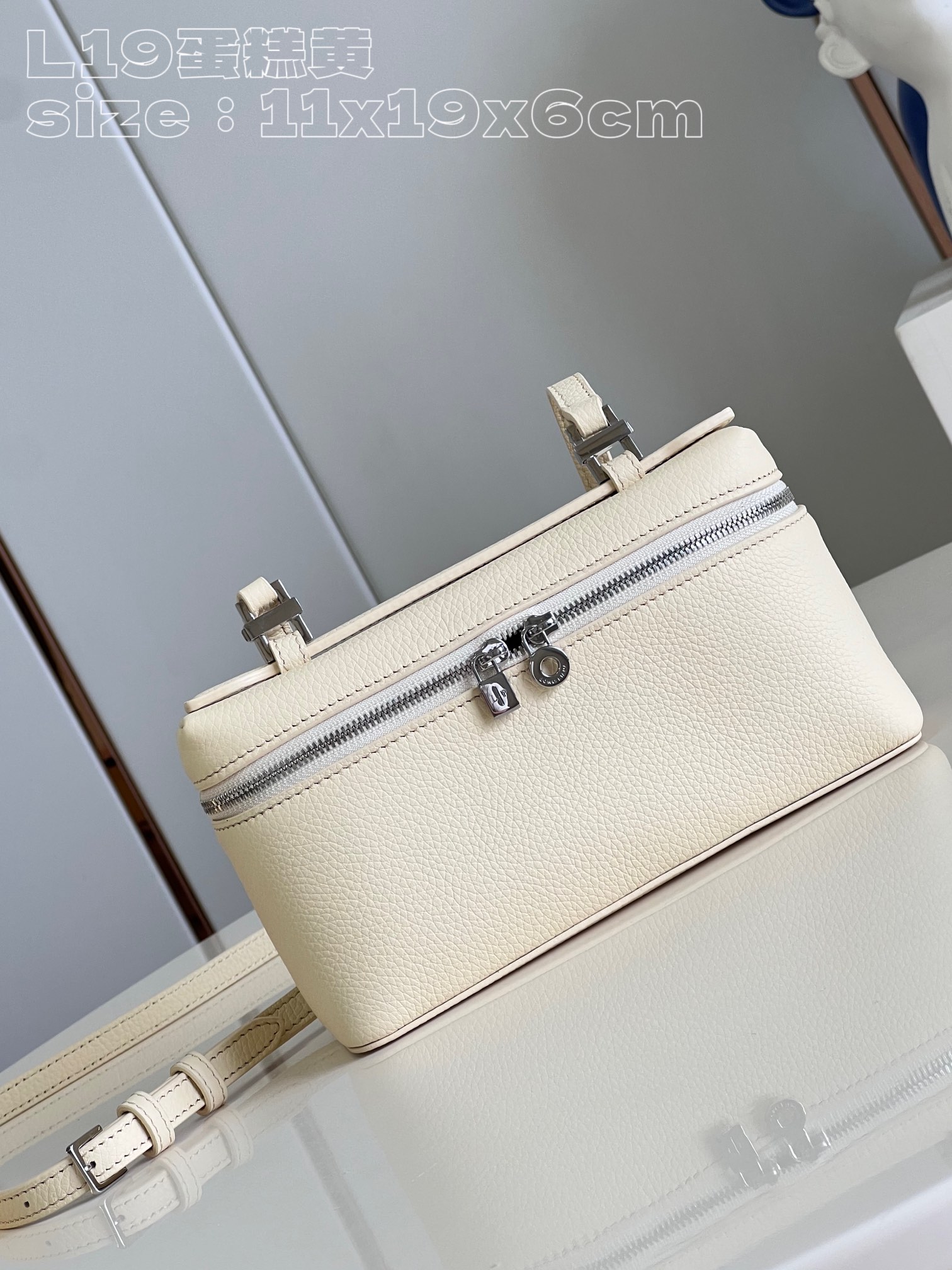 NO:400681,【Exclusive real photo L19 cake yellow】Excellent all-steel hardware Loro piano Nouyou Pianya 'With full package and cedar balls' Aimajia's flat replacement bag, wide opening small bag is made of soft Italian calfskin, with removable shoulder straps, which can create a versatile mini bag, two-way zipper opening and closing, matched with My Charms jewelry, inner lining with sheepskin size 19×11×6.5cm. Reward price rejects bargaining, LV [original leather], hermes, louis vuitton, loro piano, mini bags, cowhide, sheepskin19860909【独家实拍 L19蛋糕黄】特级全钢五金Loro piana诺悠翩雅《配全套包装加雪松球》爱马家的平替包包,宽开口小袋采用柔软的意大利小牛皮打造,随附可拆卸肩带,可打造出百搭迷你包袋,双向拉链开合,搭配My Charms饰品,内里搭配羊皮内里 尺寸19×11×6.5cm.回馈价拒绝议价,LV【原厂皮】,hermes,louis vuitton,loro piana,mini bags,cowhide,sheepskin,Bag