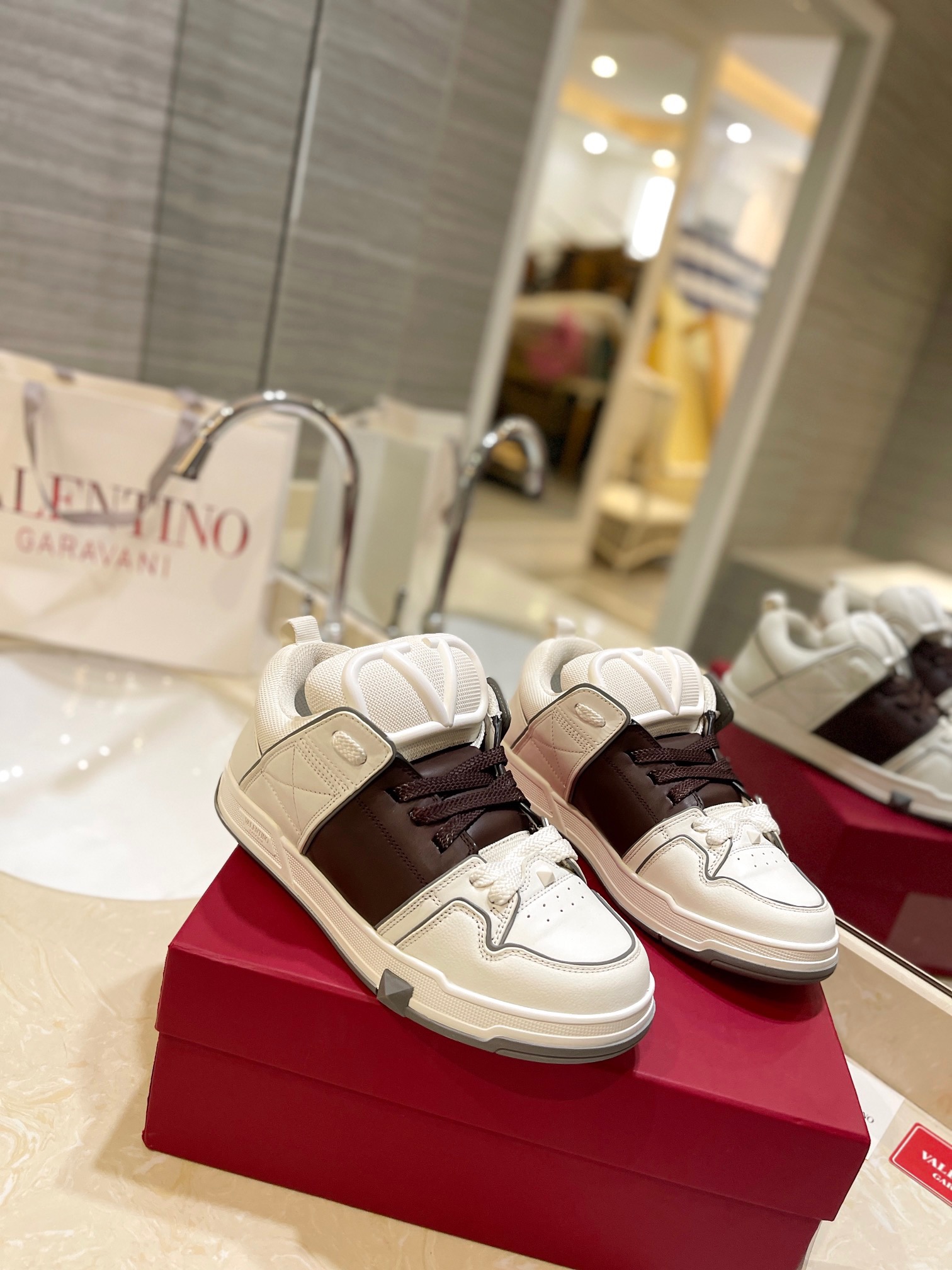 Valentino P950: Classic Couple’s Leisure Shoes with Original Craft and High-End Quality - 图片 7