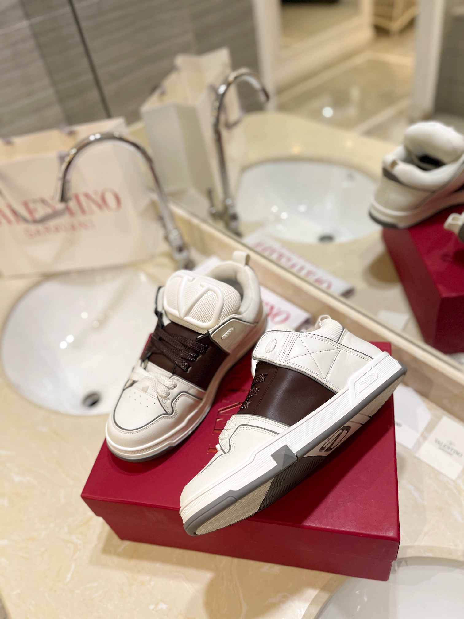 Valentino P950: Classic Couple’s Leisure Shoes with Original Craft and High-End Quality - 图片 8