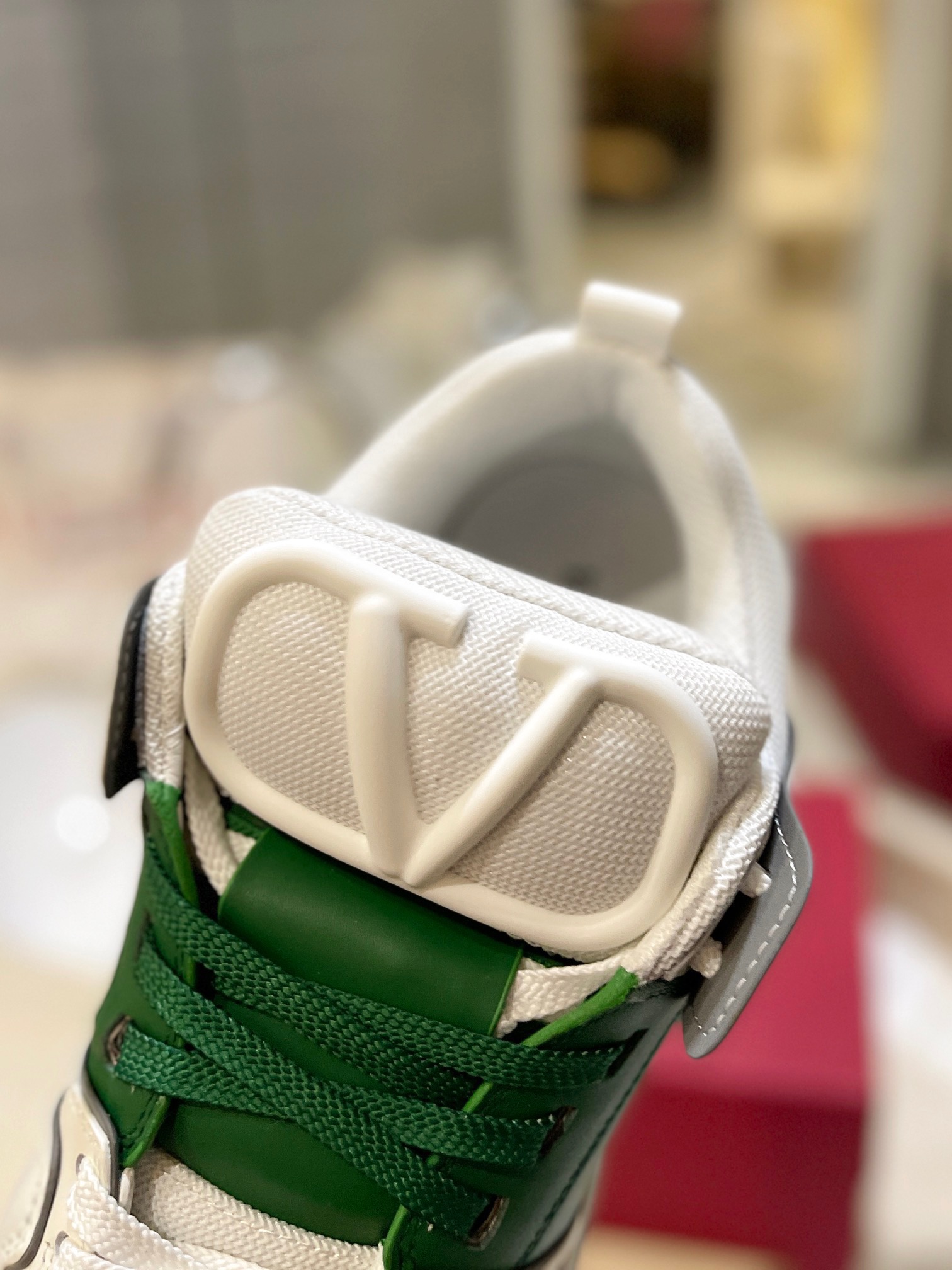 Valentino P950: Classic Couple’s Leisure Shoes with Original Craft and High-End Design - 图片 8