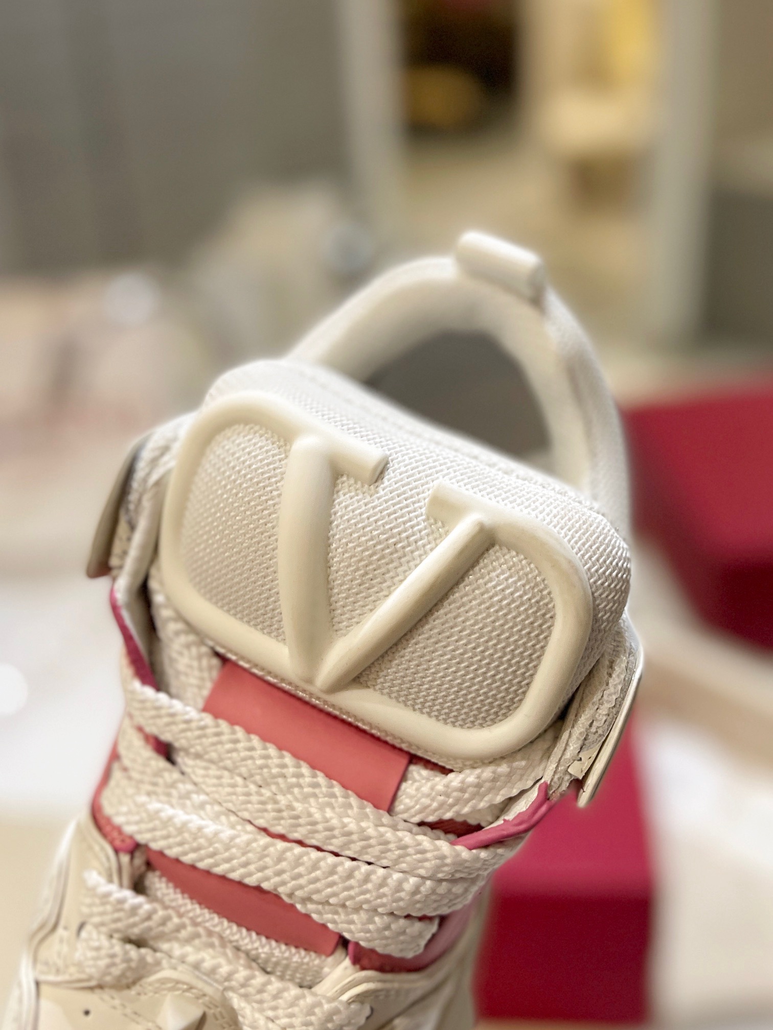 Valentino P950: Classic Couple’s Leisure Shoes with Original Craft and High-End Design - 图片 9