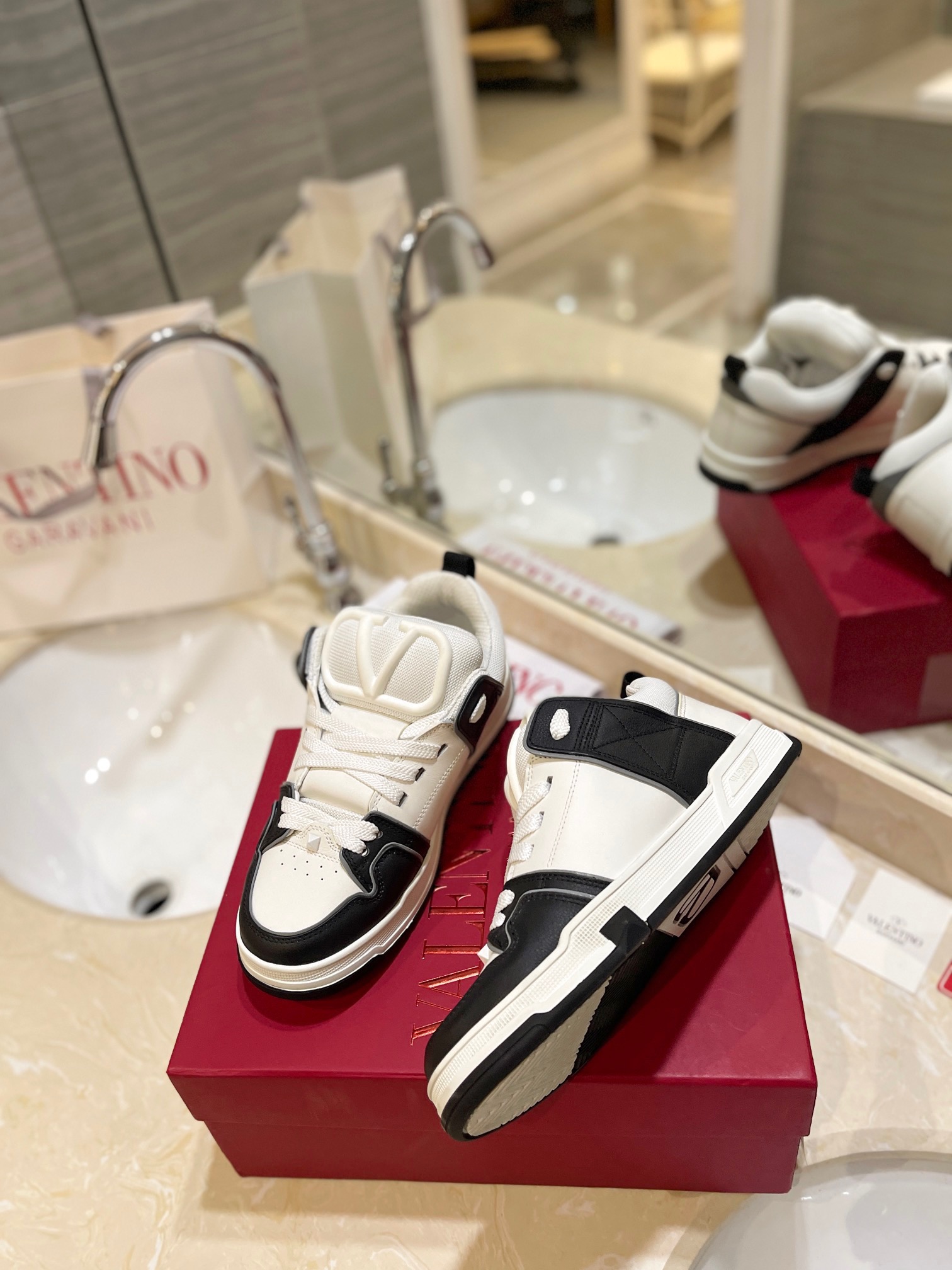 Valentino P950: Classic Couple’s Leisure Shoes with Original Craft and High-End Quality - 图片 8