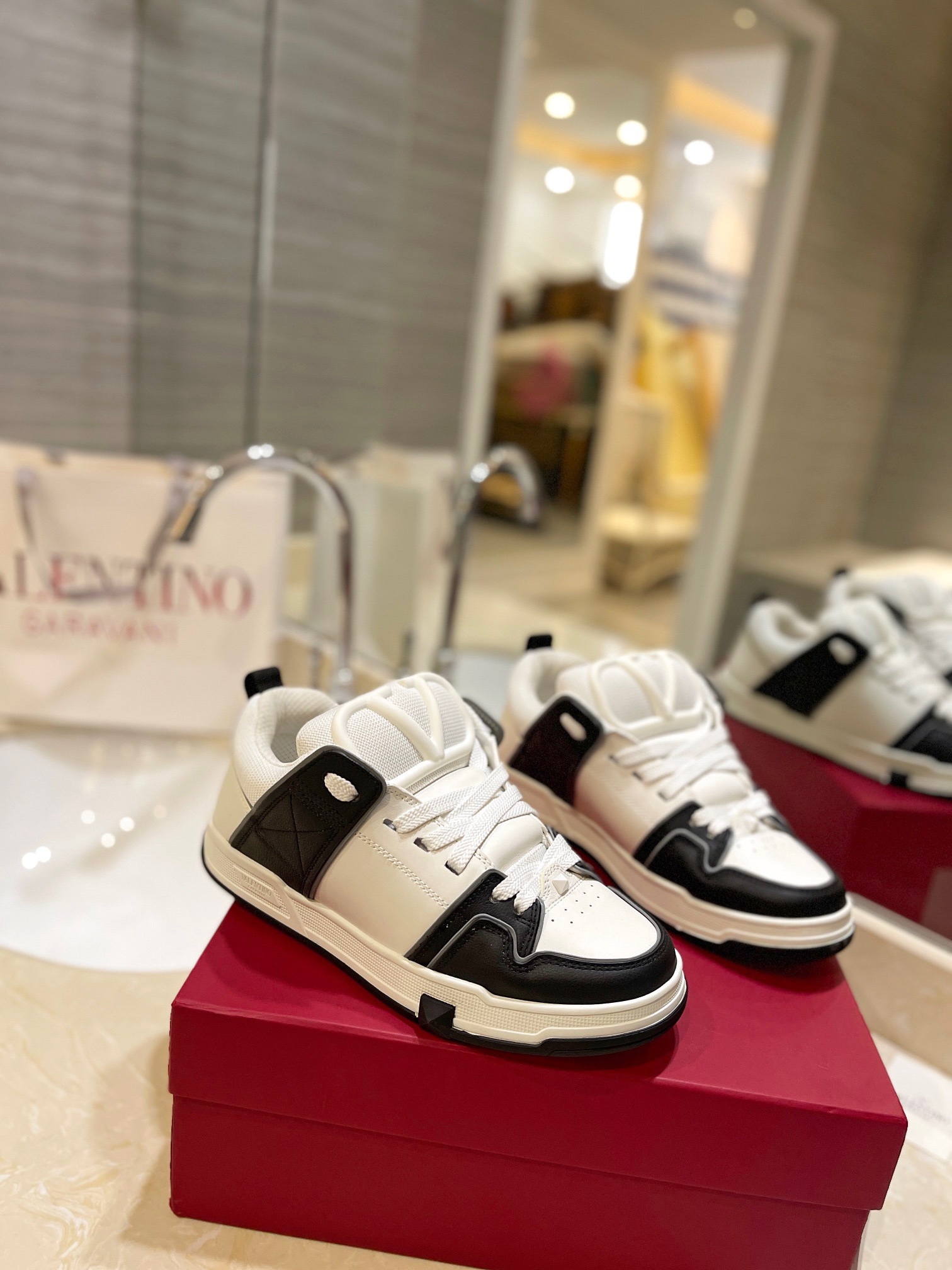 Valentino P950: Classic Couple’s Leisure Shoes with Original Craft and High-End Quality - 图片 7