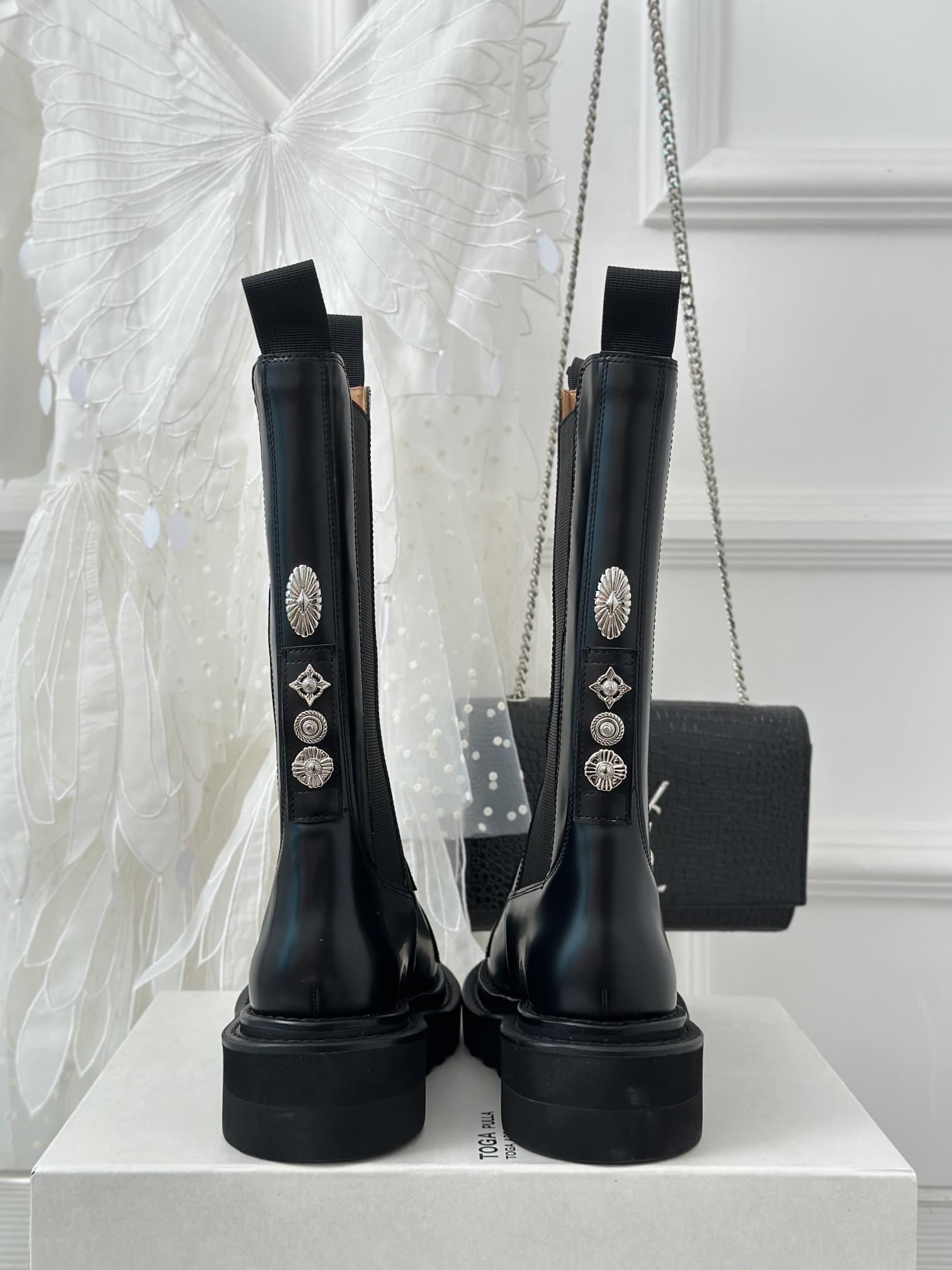 P-875 Short Boots: Retro Chelsea Design with Metal Badge, Stylish and Height-Boosting. - 图片 7