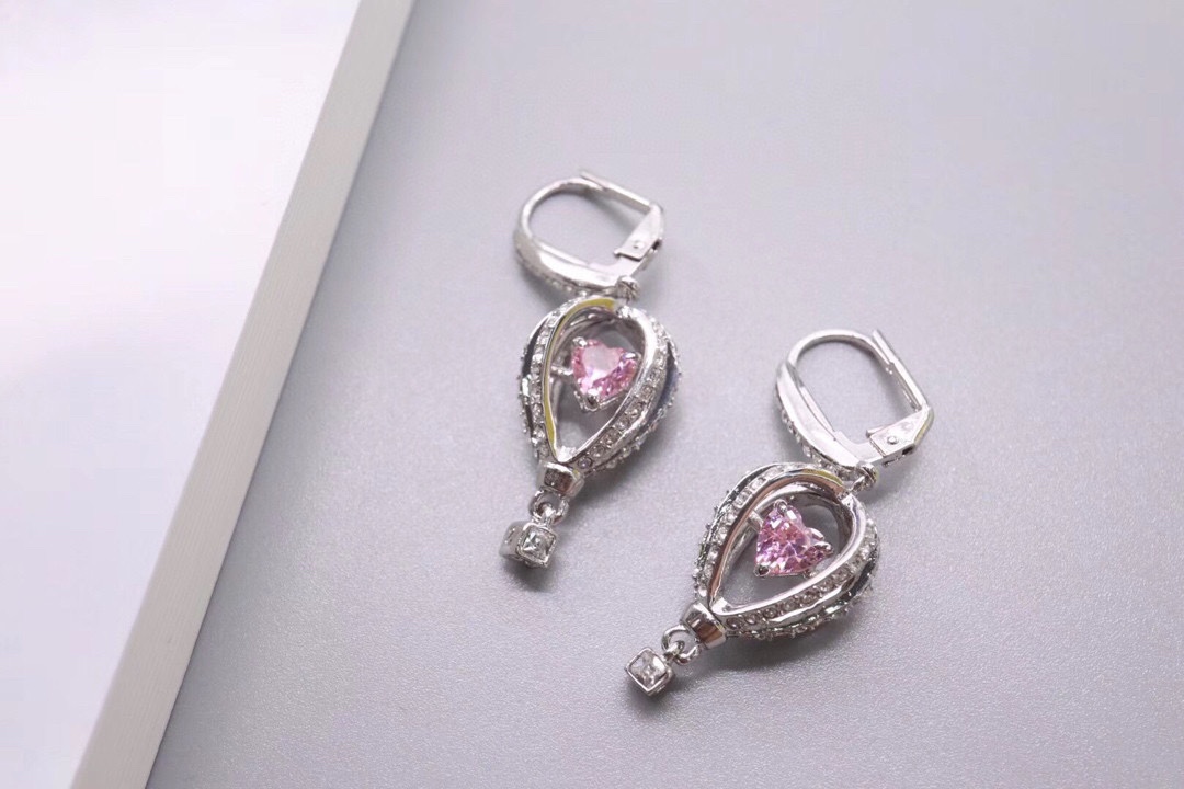  Swarovski 热气球 粉色心形跳动水晶 耳环

这款华丽的设计是以热气球为灵感，象征一段旅程和新