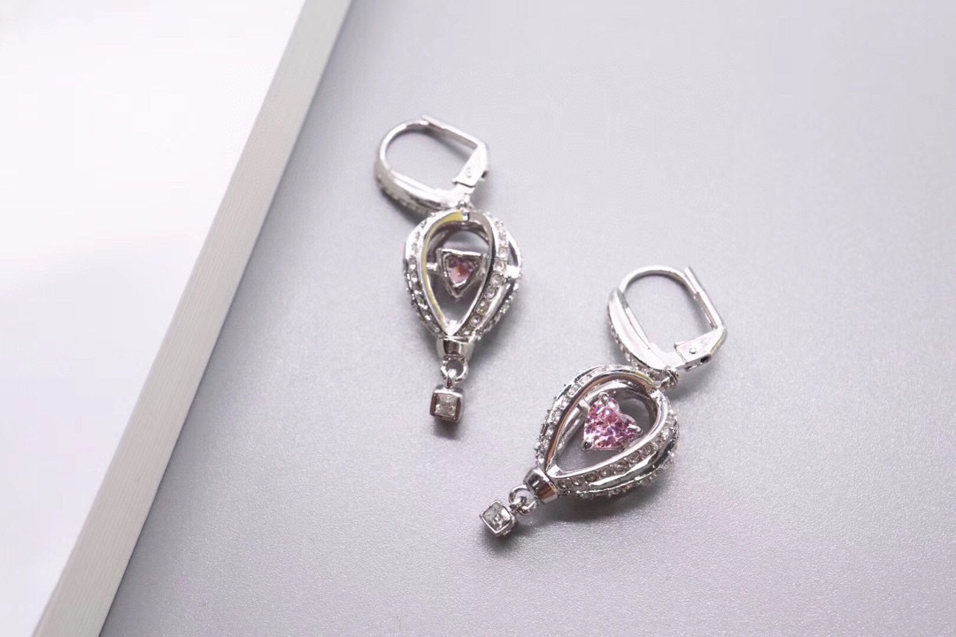  Swarovski 热气球 粉色心形跳动水晶 耳环

这款华丽的设计是以热气球为灵感，象征一段旅程和新