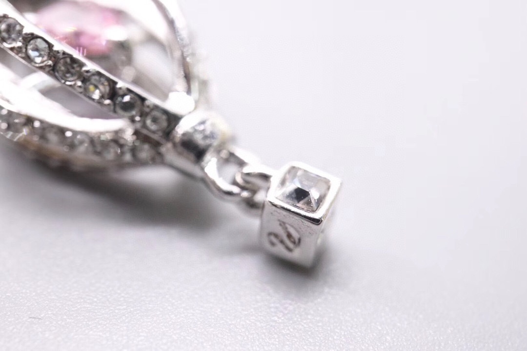  Swarovski 热气球 粉色心形跳动水晶 耳环

这款华丽的设计是以热气球为灵感，象征一段旅程和新