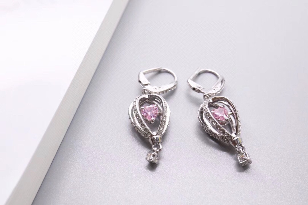  Swarovski 热气球 粉色心形跳动水晶 耳环

这款华丽的设计是以热气球为灵感，象征一段旅程和新