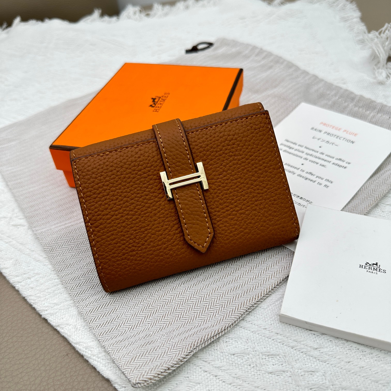 Elegante Cartera Trifold de Cuero Togo con Bolsillo de Hermes