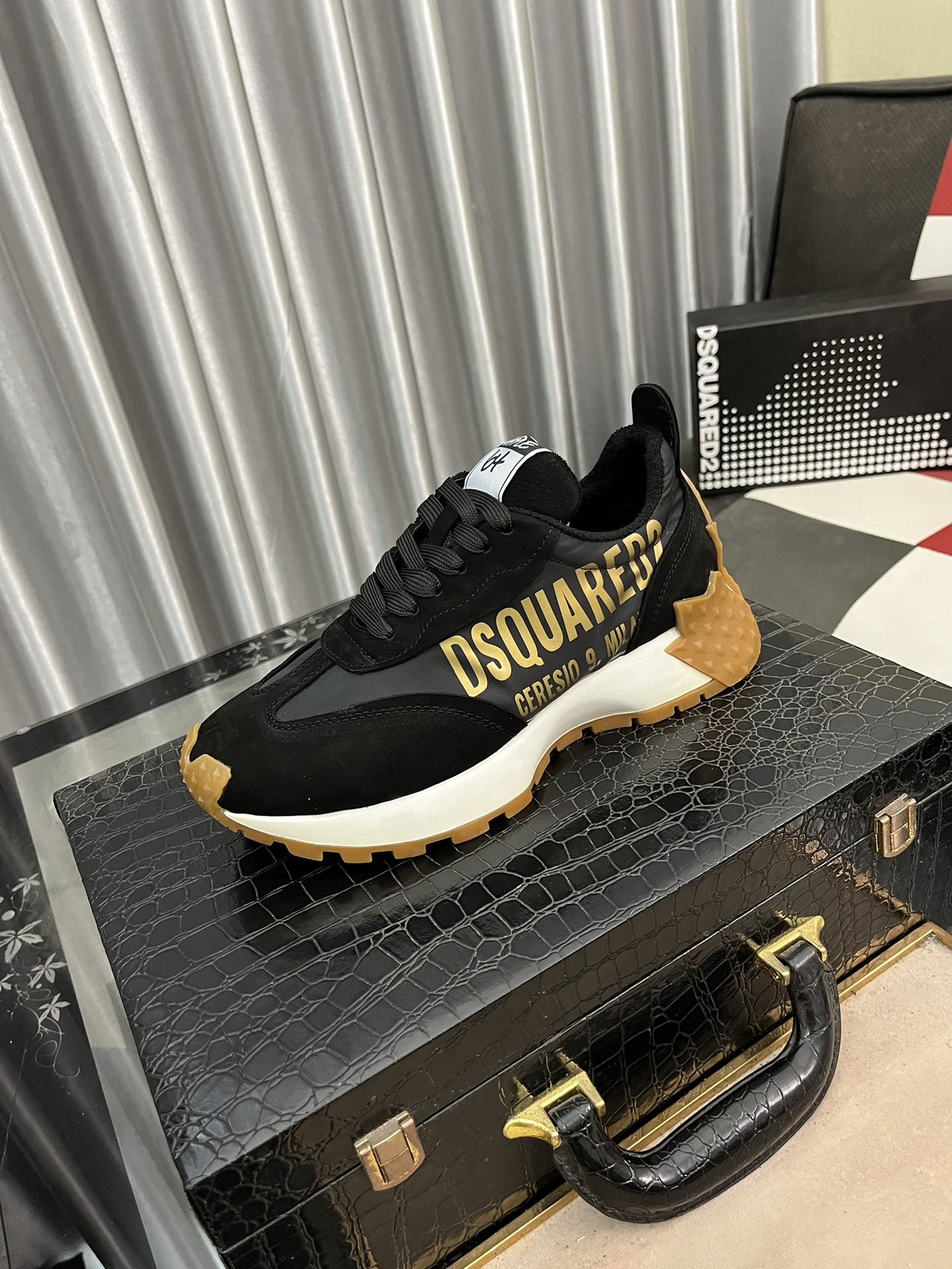 Dsquared2 Sneakers Casual Shoes Best AAA+
 Men Fashion Casual