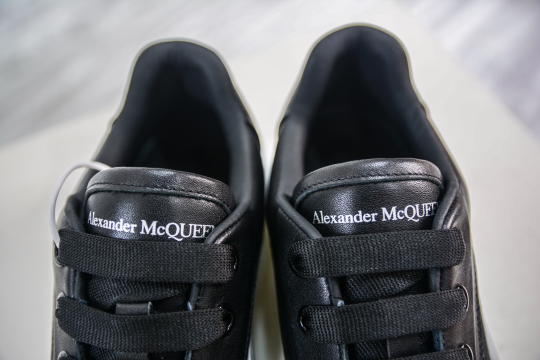 AIexanderMcQUEEN 2023 early spring first thick-soled white shoes with elevated thick-soled sneakers