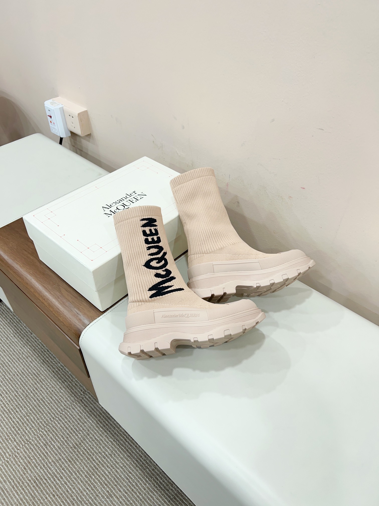 2023 Alexandre McQueen Weasel Boots Certified: Lightweight, High-Impact, Unisex Sizes Available - 图片 3