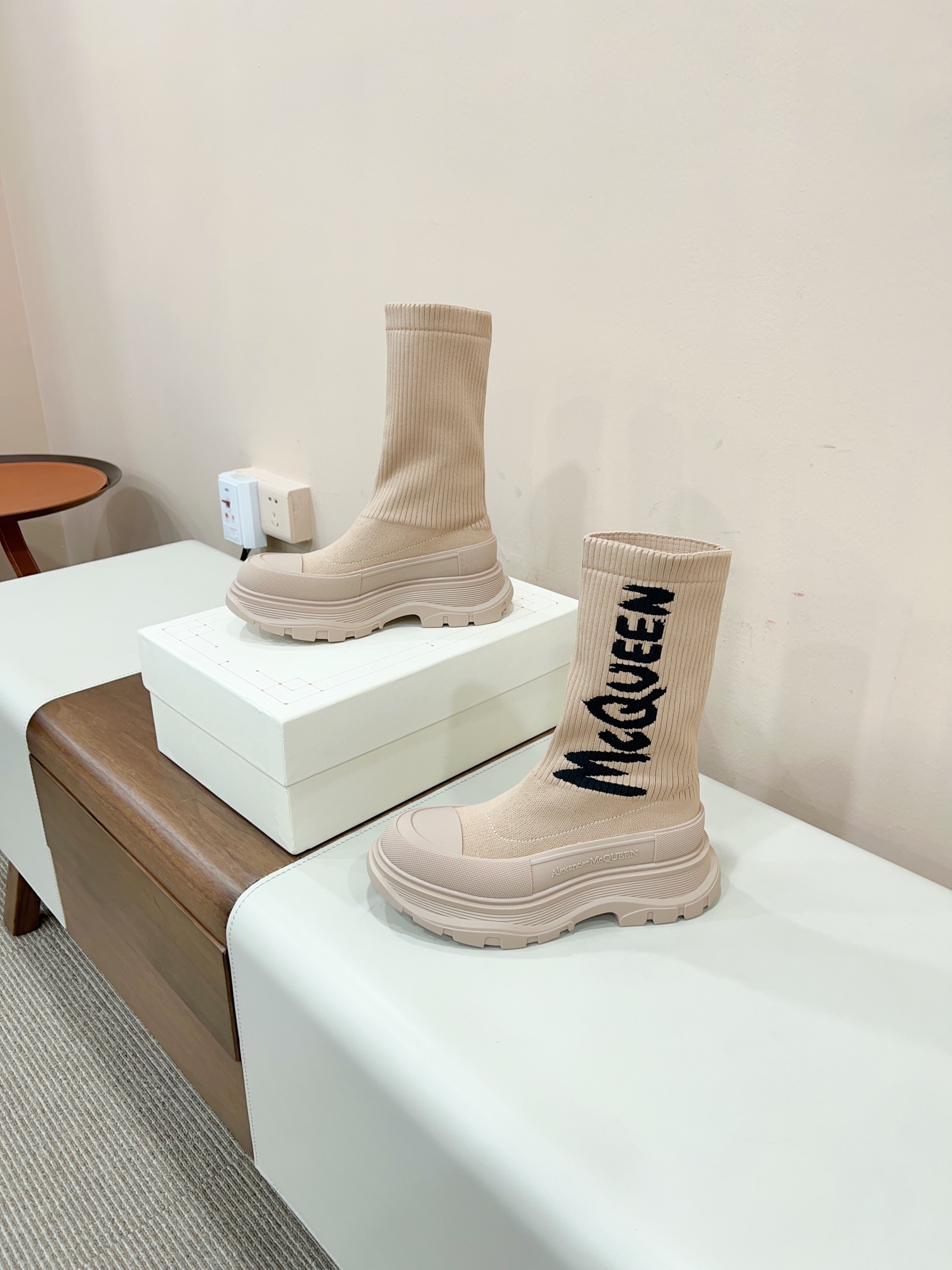 2023 Alexandre McQueen Weasel Boots Certified: Lightweight, High-Impact, Unisex Sizes Available - 图片 4
