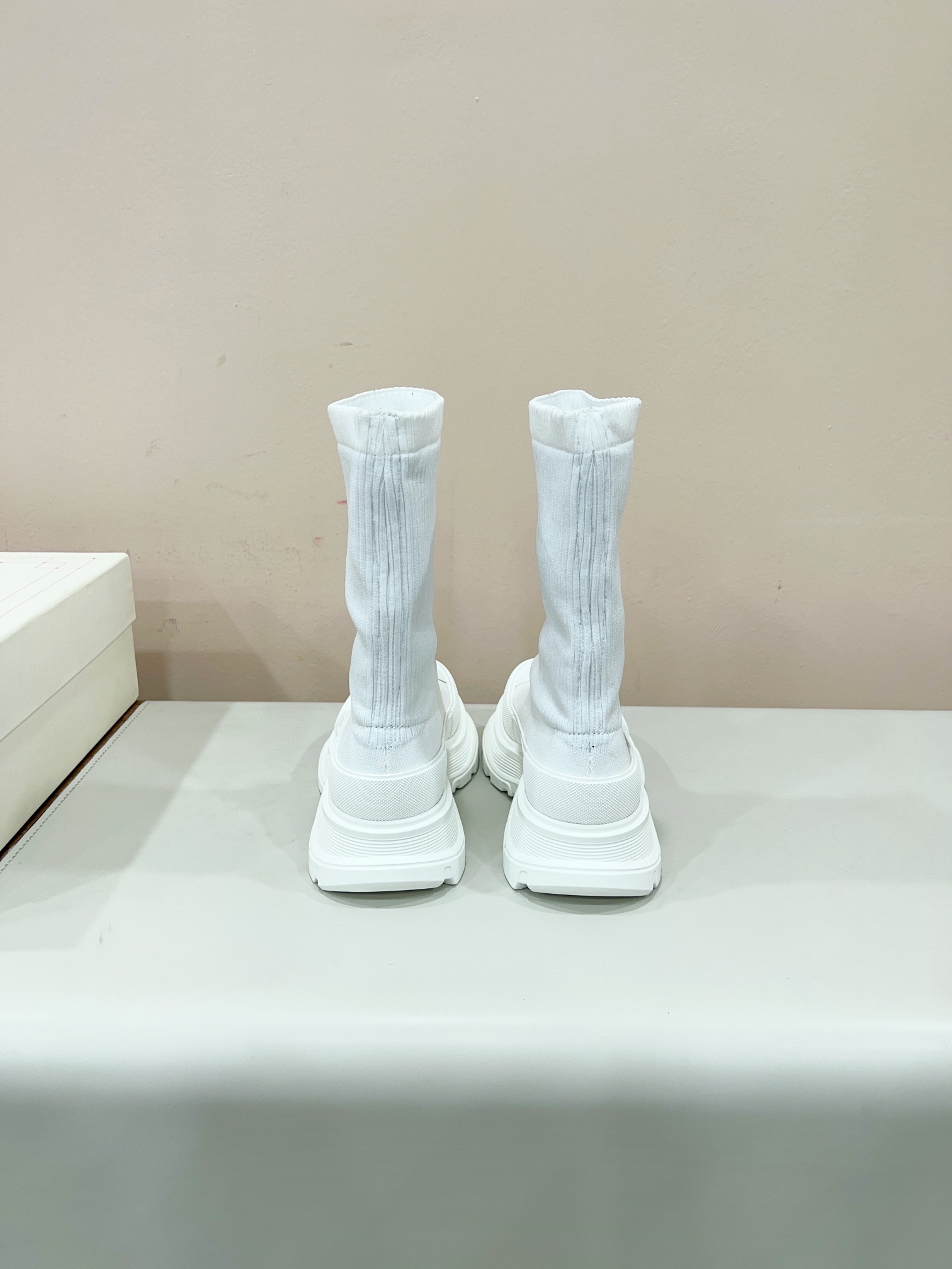 Alexander McQueen 2023 Weasel Boots: Certified, Stylish, and Versatile - 图片 9