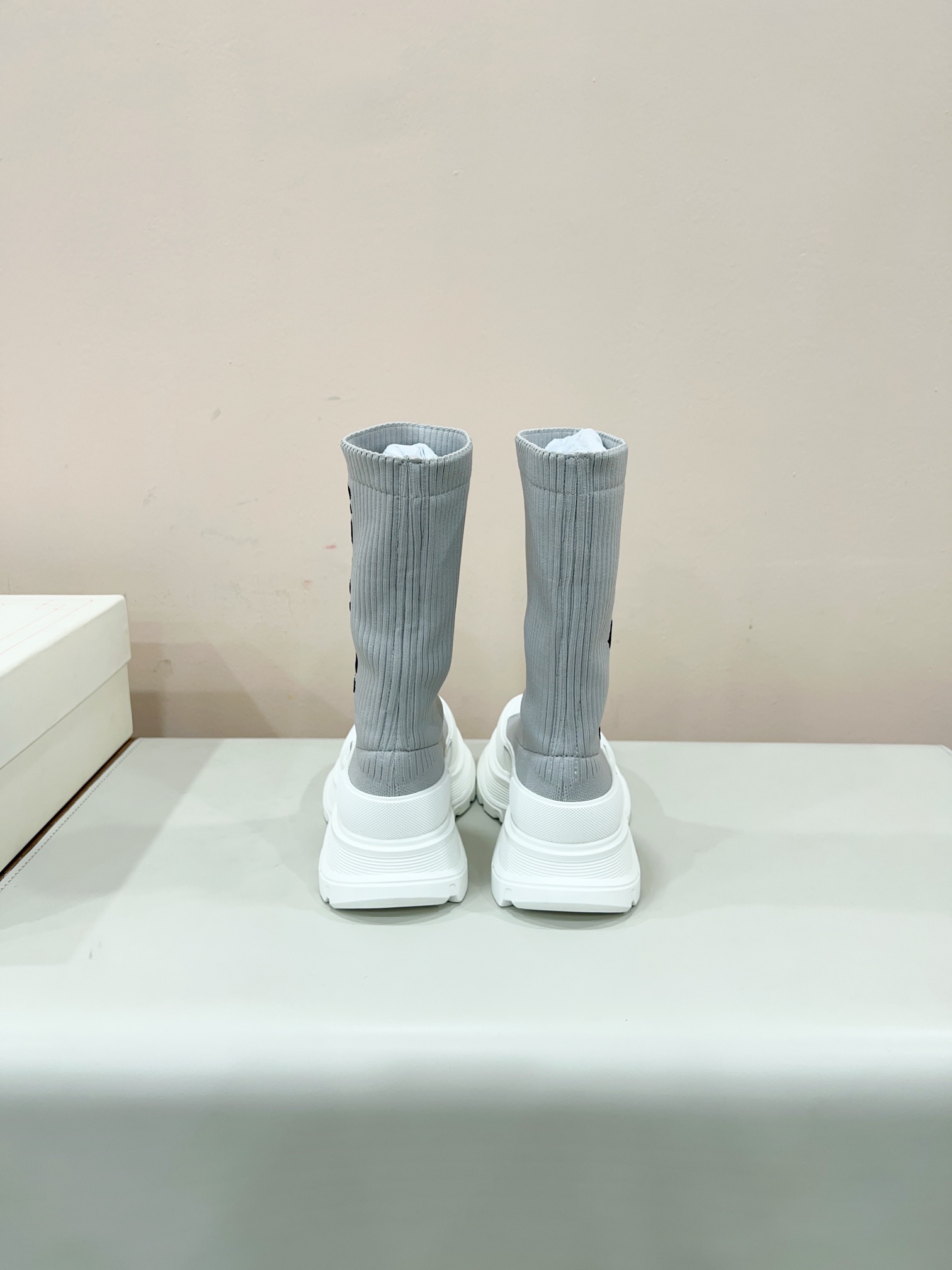 MCQueen 2023s Weasel Boots: High-Impact Fashion Sneakers for Weight Loss - 图片 9