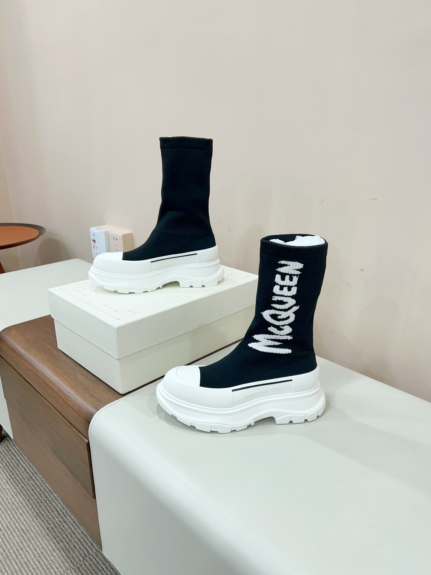2023 Alexandre McQueen Weasel Boots Certified: Unique Style and Comfort Guaranteed - 图片 3