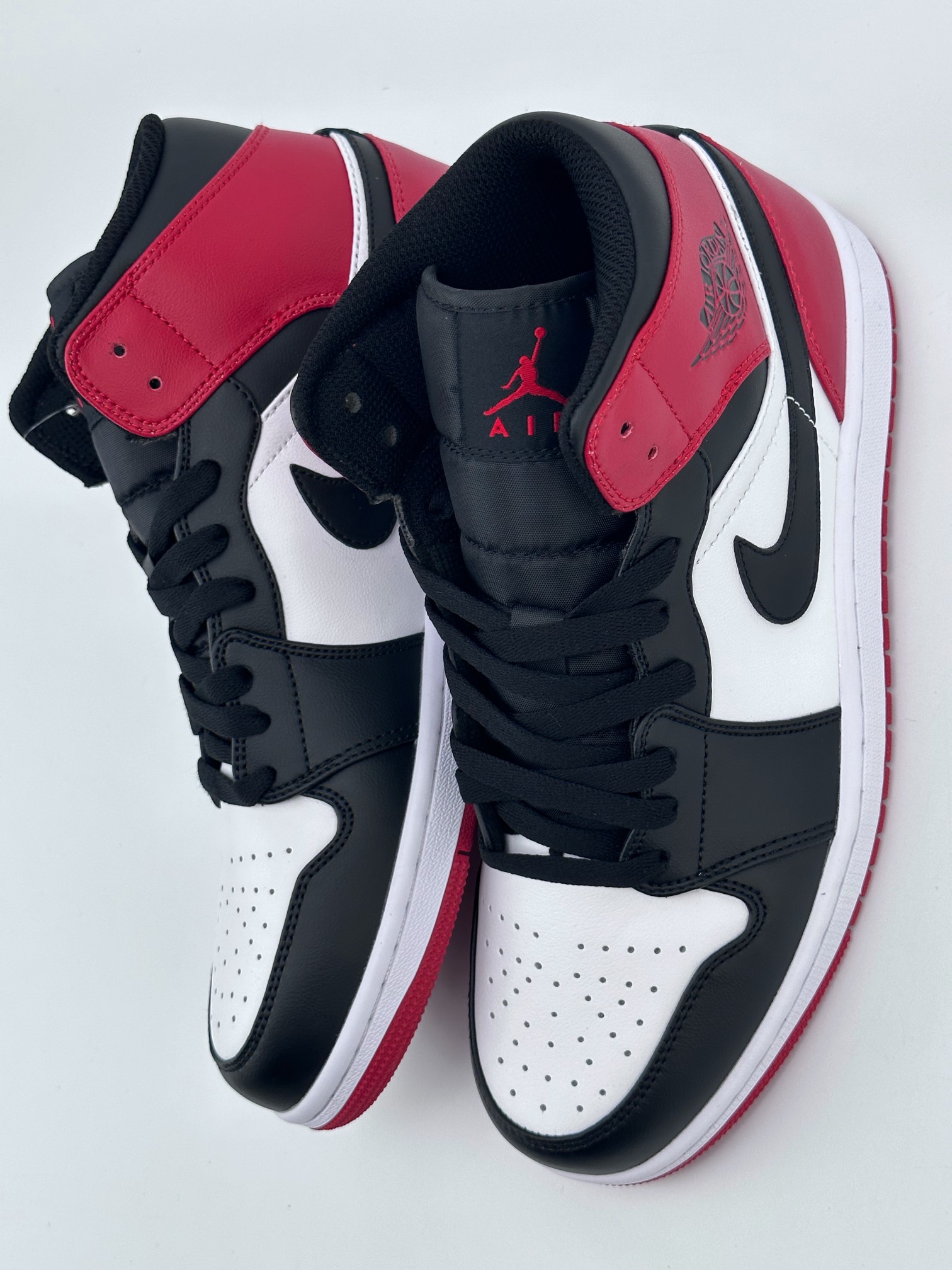 Air Jordan 1 Mid Black Toe 307383-102