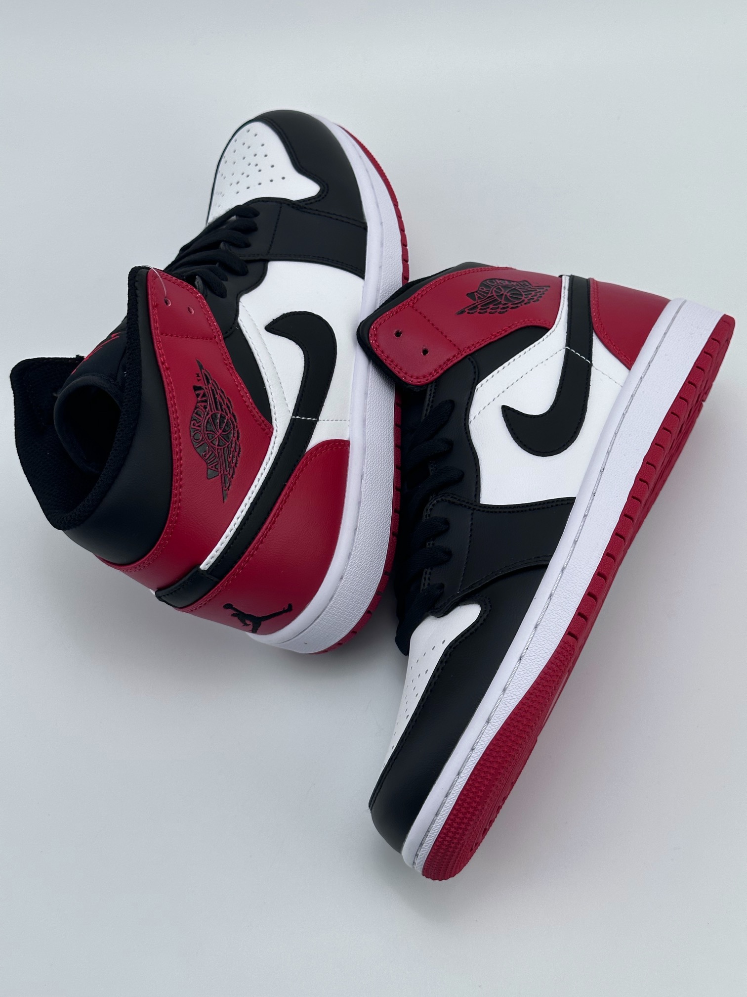 Air Jordan 1 Mid Black Toe 307383-102