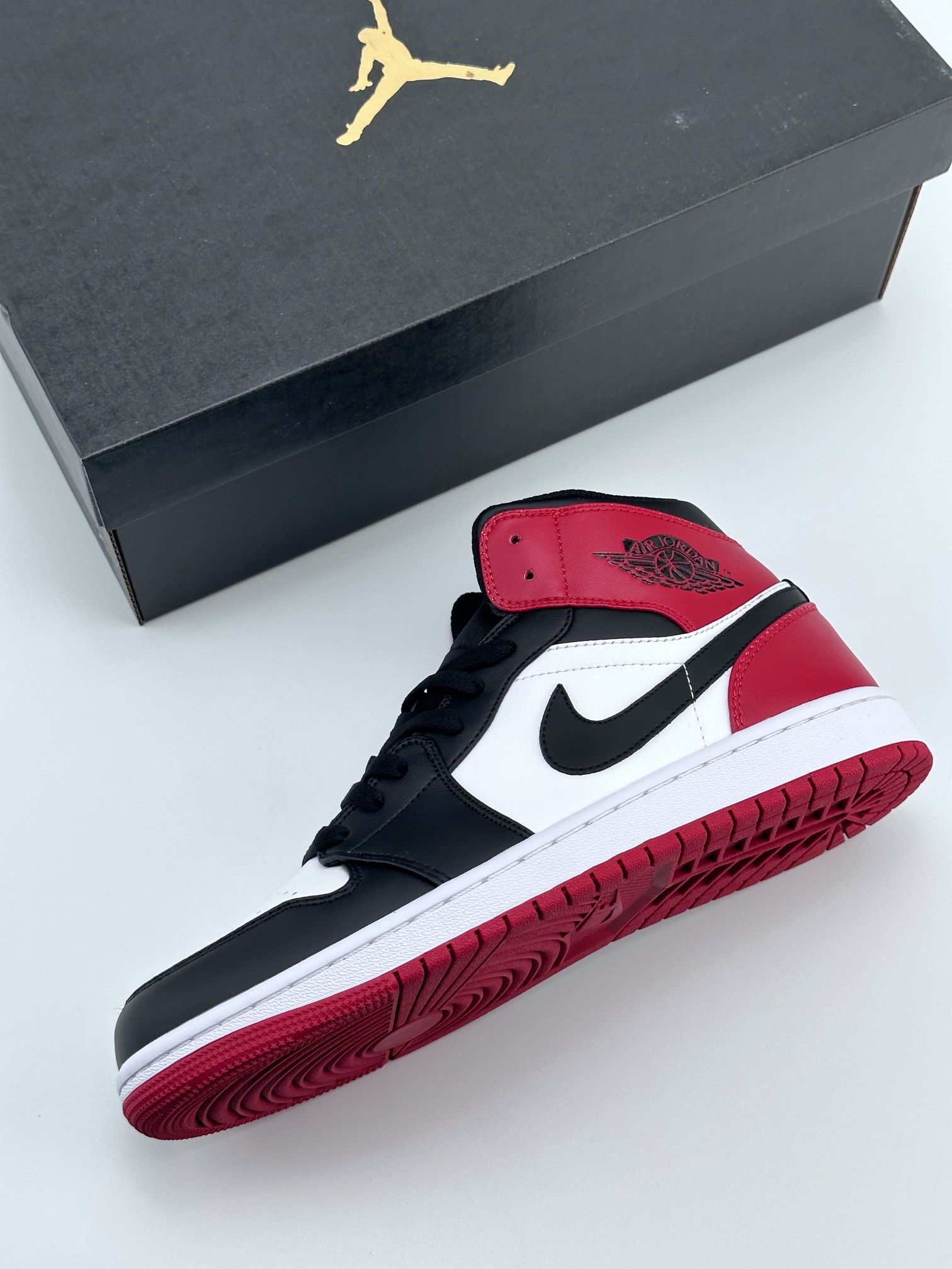 Air Jordan 1 Mid Black Toe 307383-102