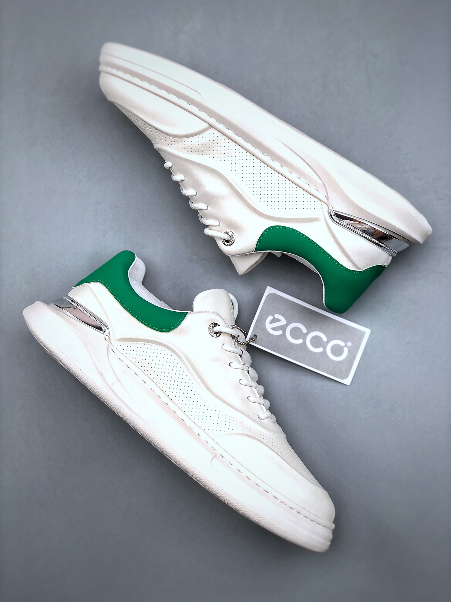 ECCO's new popular all-match casual shoes on Xiaohongshu have neat upper stitching