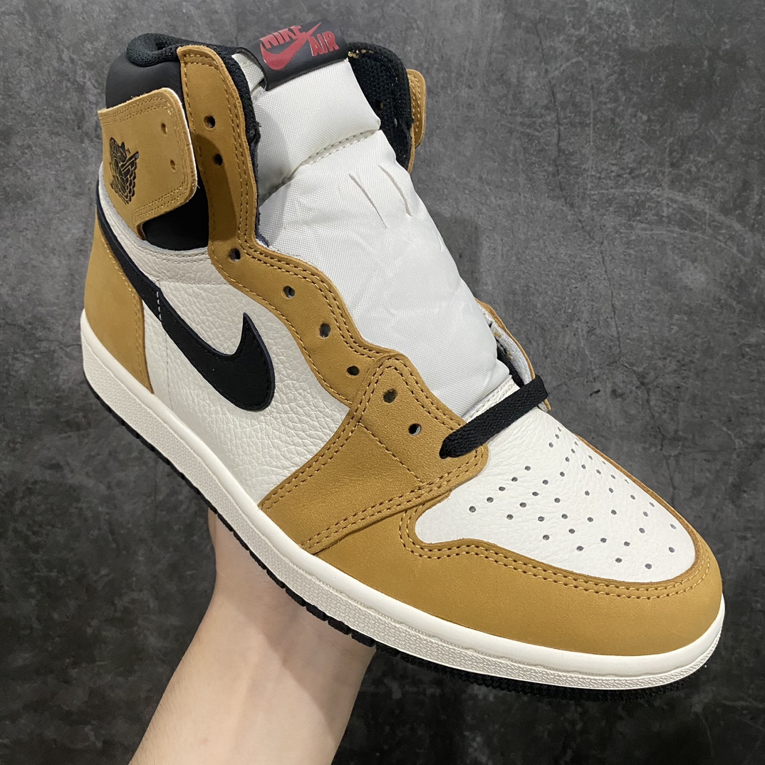 图片[3]-【LJR版本】Air Jordan AJ1小麦 最佳新秀 555088-700n莞顶最强 全码补货n全网最好的新秀没有之一原厂麂皮+头层荔枝皮材料 鞋型超正 后跟标准小蛮腰 裁片清洁度很高 无任何毛边 冲孔圆润，细节基本无可挑剔，该有的东西一样不差！实拍所见即所得！ 尺码40-47.5-莆田鞋批发中心